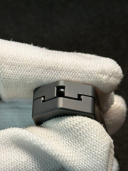 Plane Zirconium