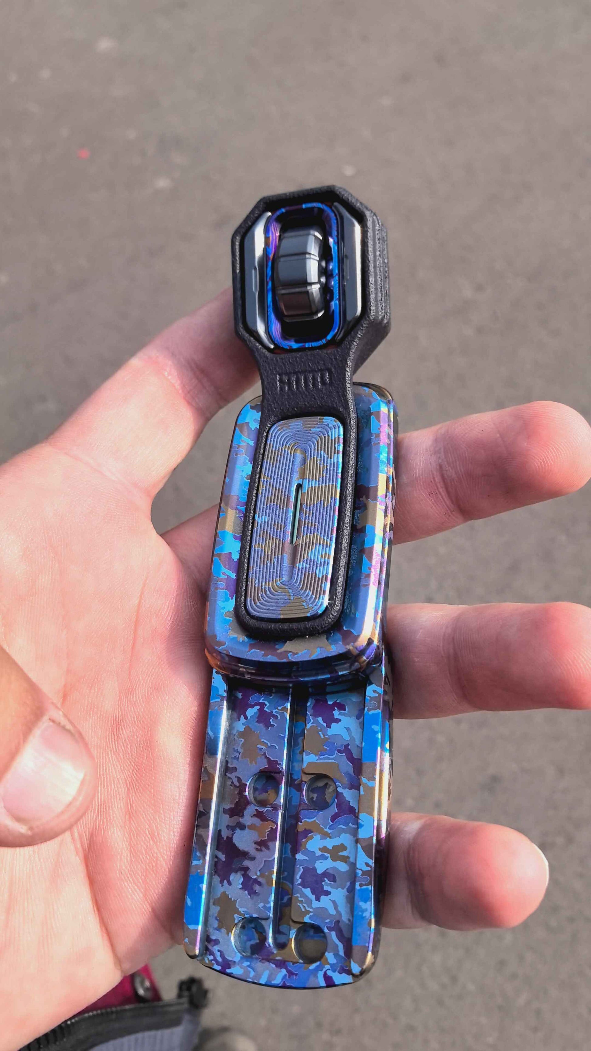 Wormhole Zirconium Titanium + Cracker