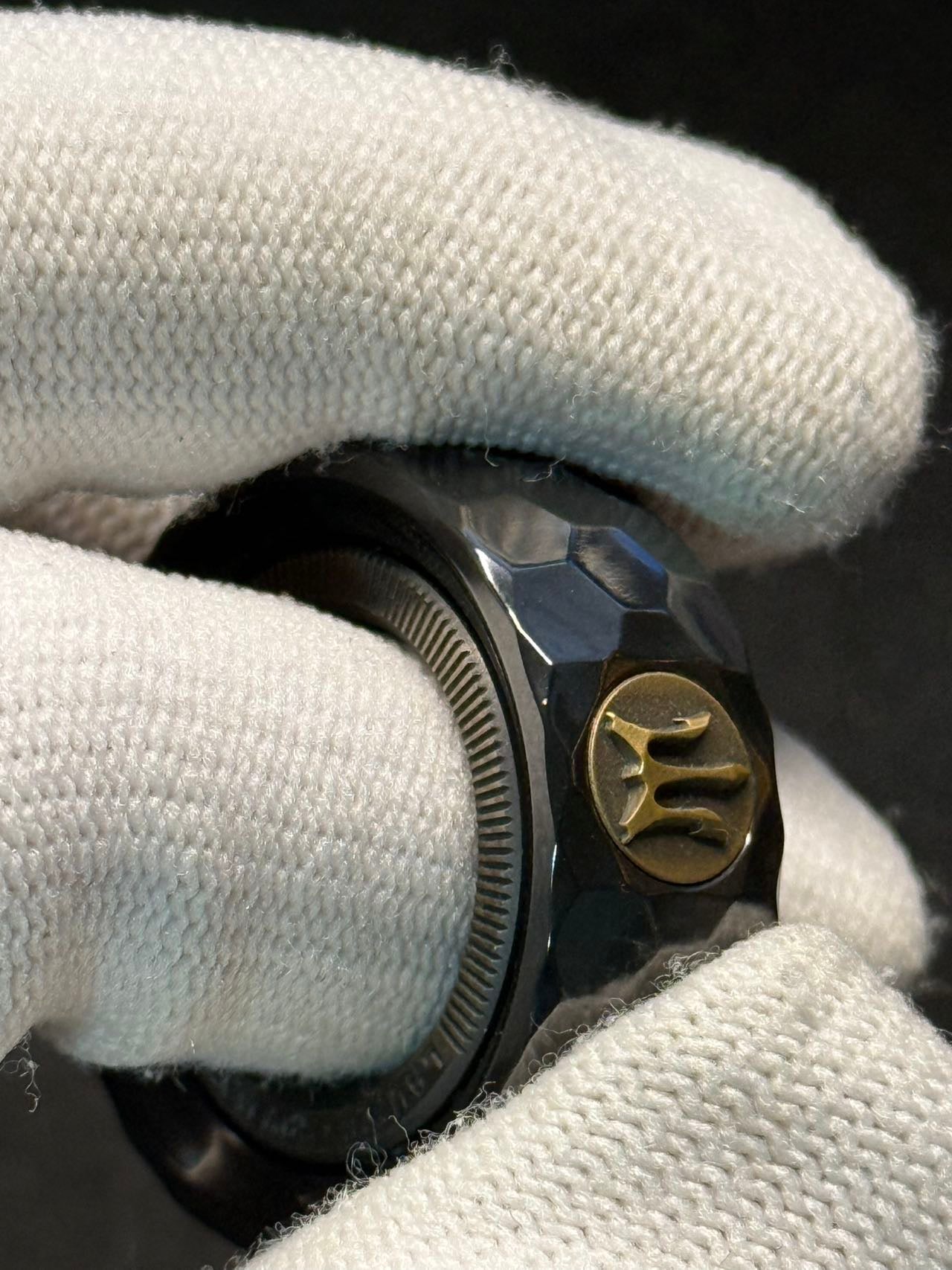 Mechanic Thorns Zirconium