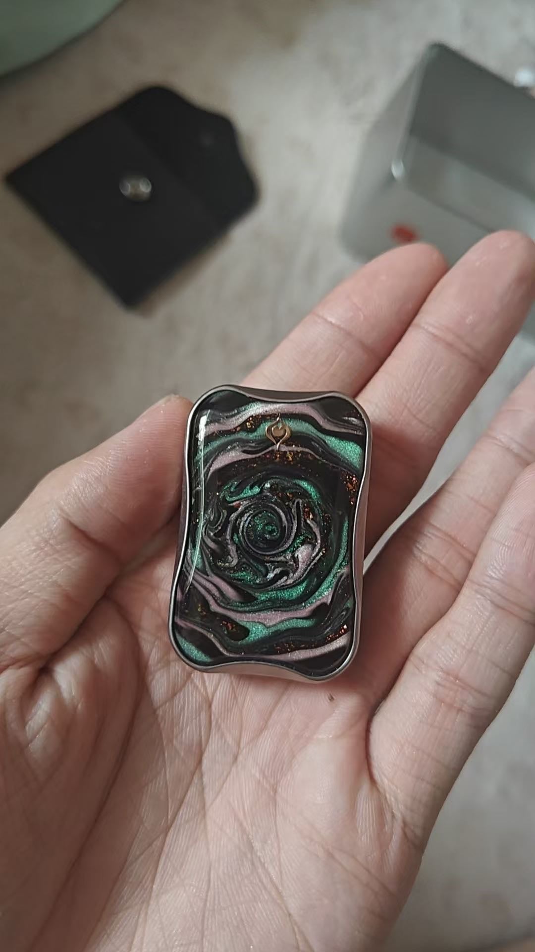 Aura Sand Titanium