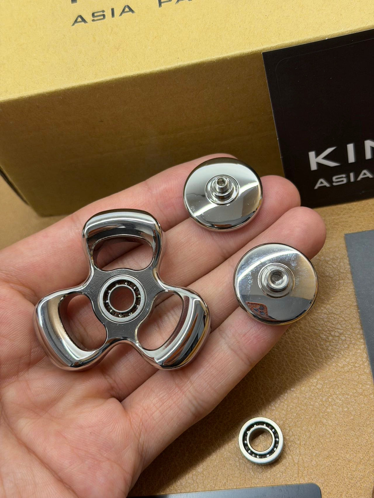 Three-Leaf Horizon Stainless Steel