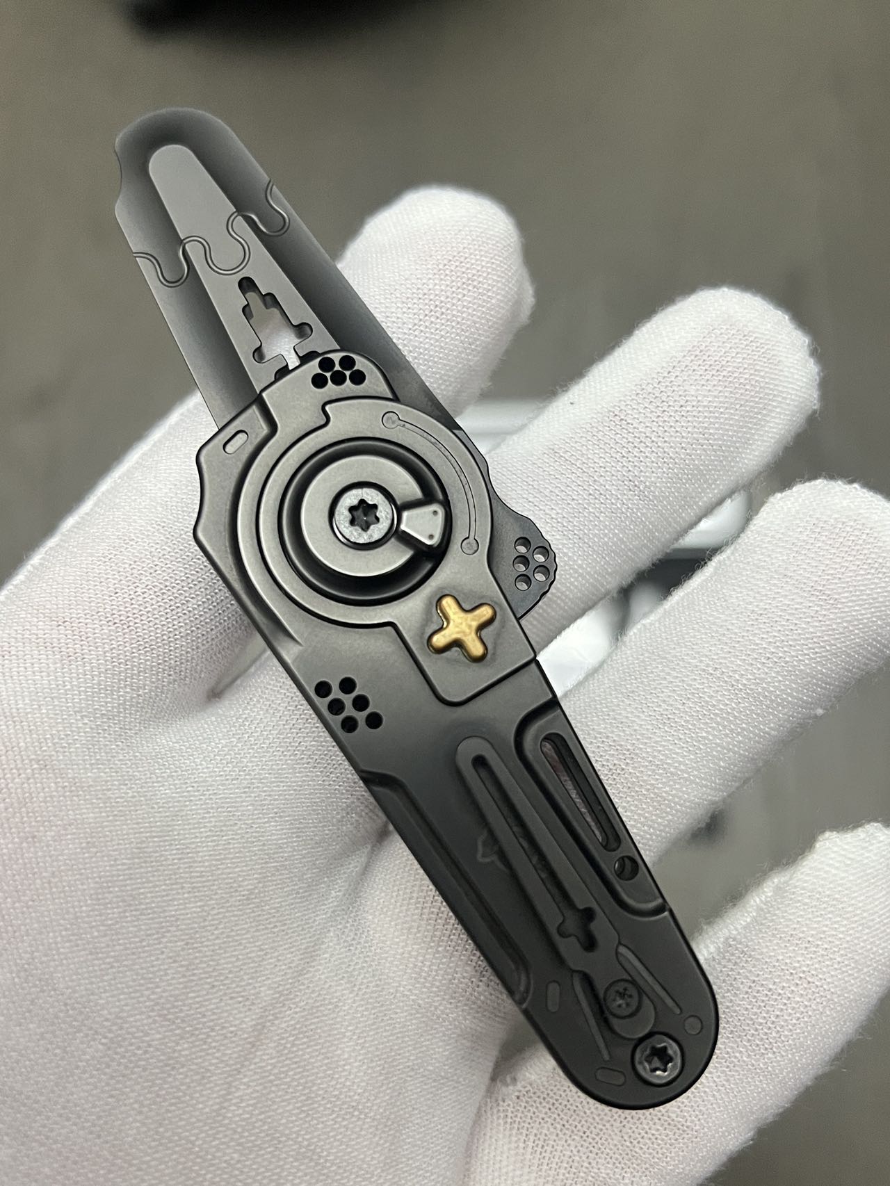 Dimension Slash Pry Bar Titanium Limited Edition