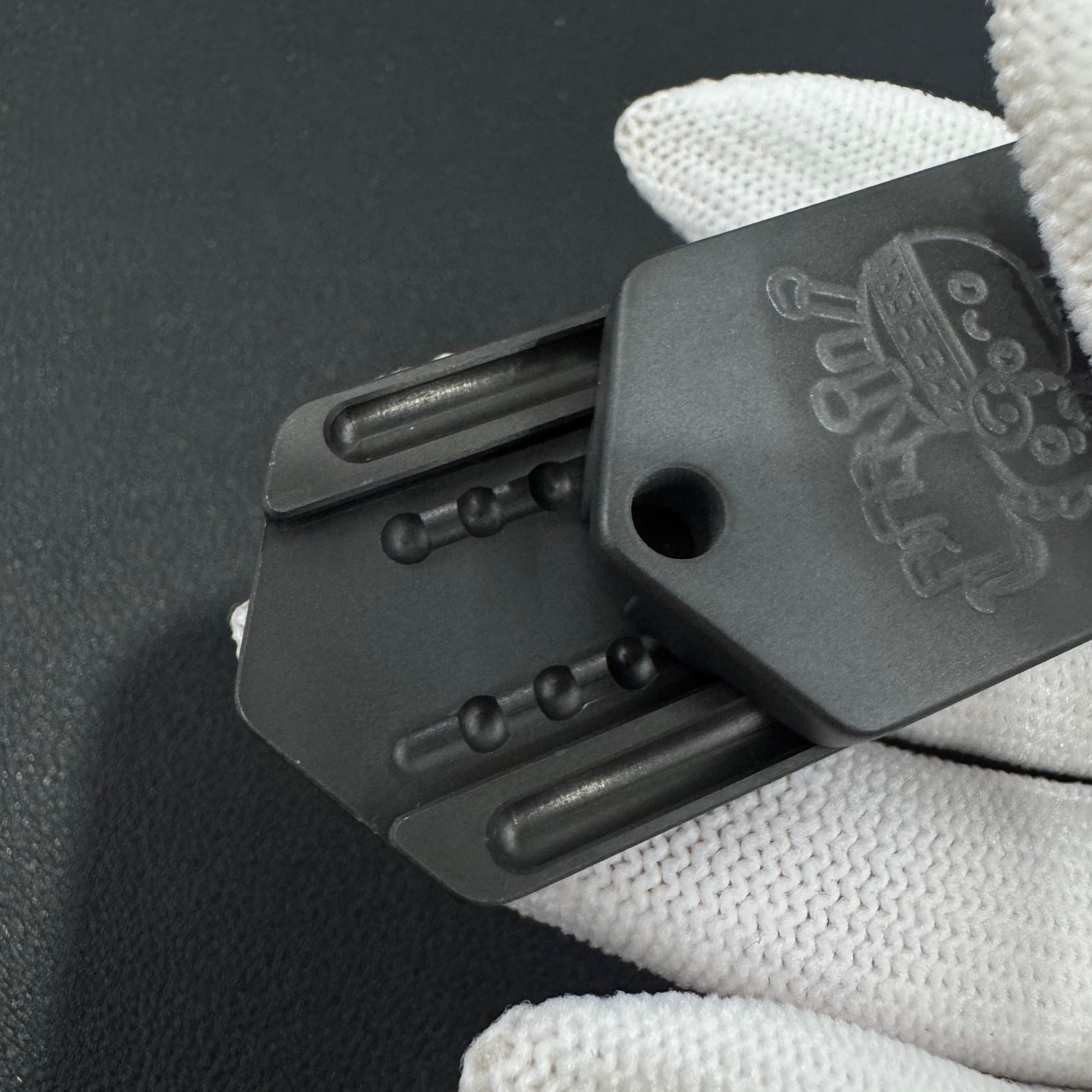Plane Zirconium Zircuti