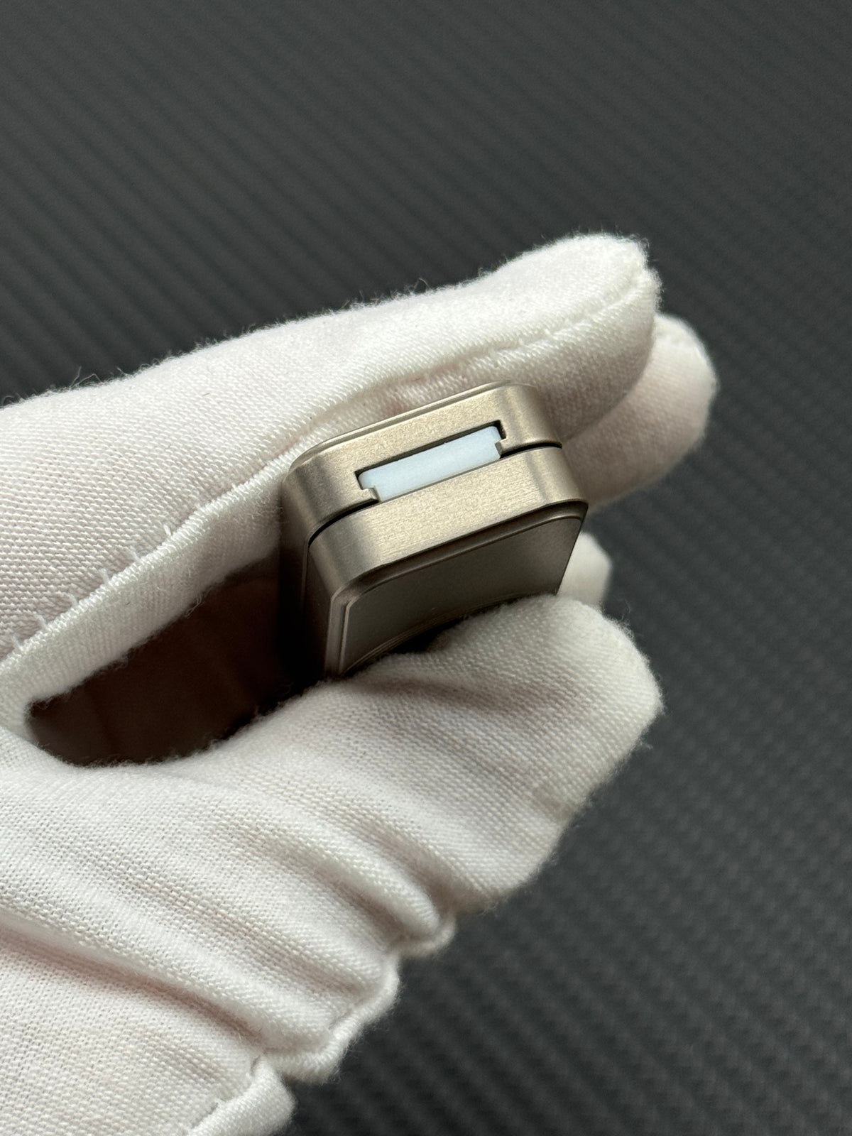 Sugar Cube Titanium