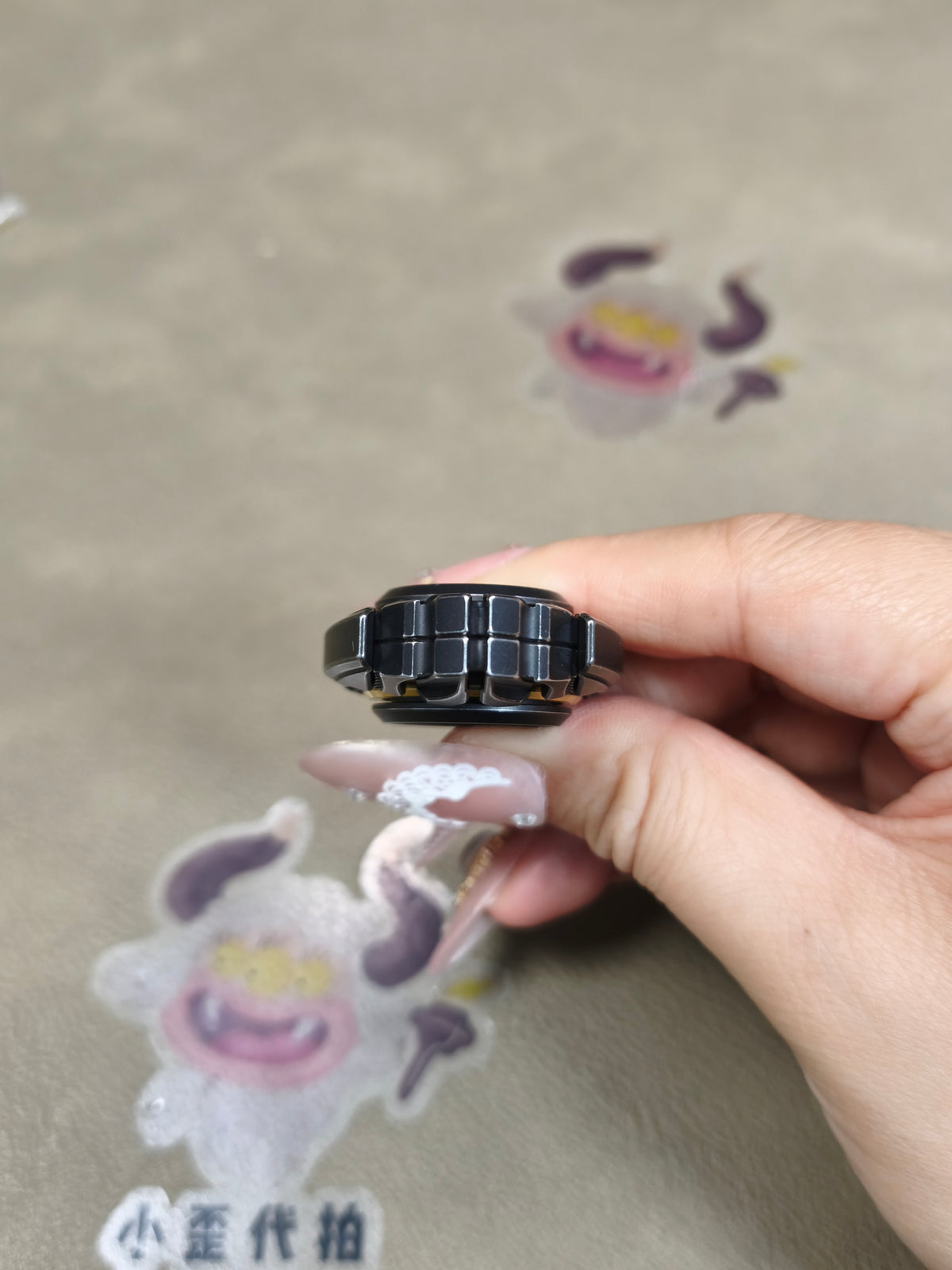 Dark Shell Opening Stainless Steel