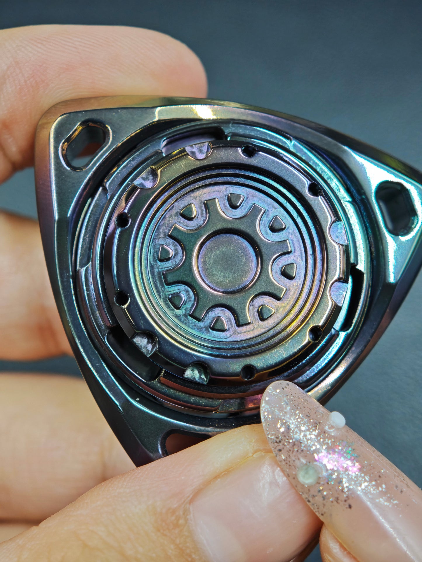 9 HAND ROAR Spinner Zirconium
