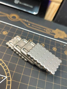 Biscuit Titanium