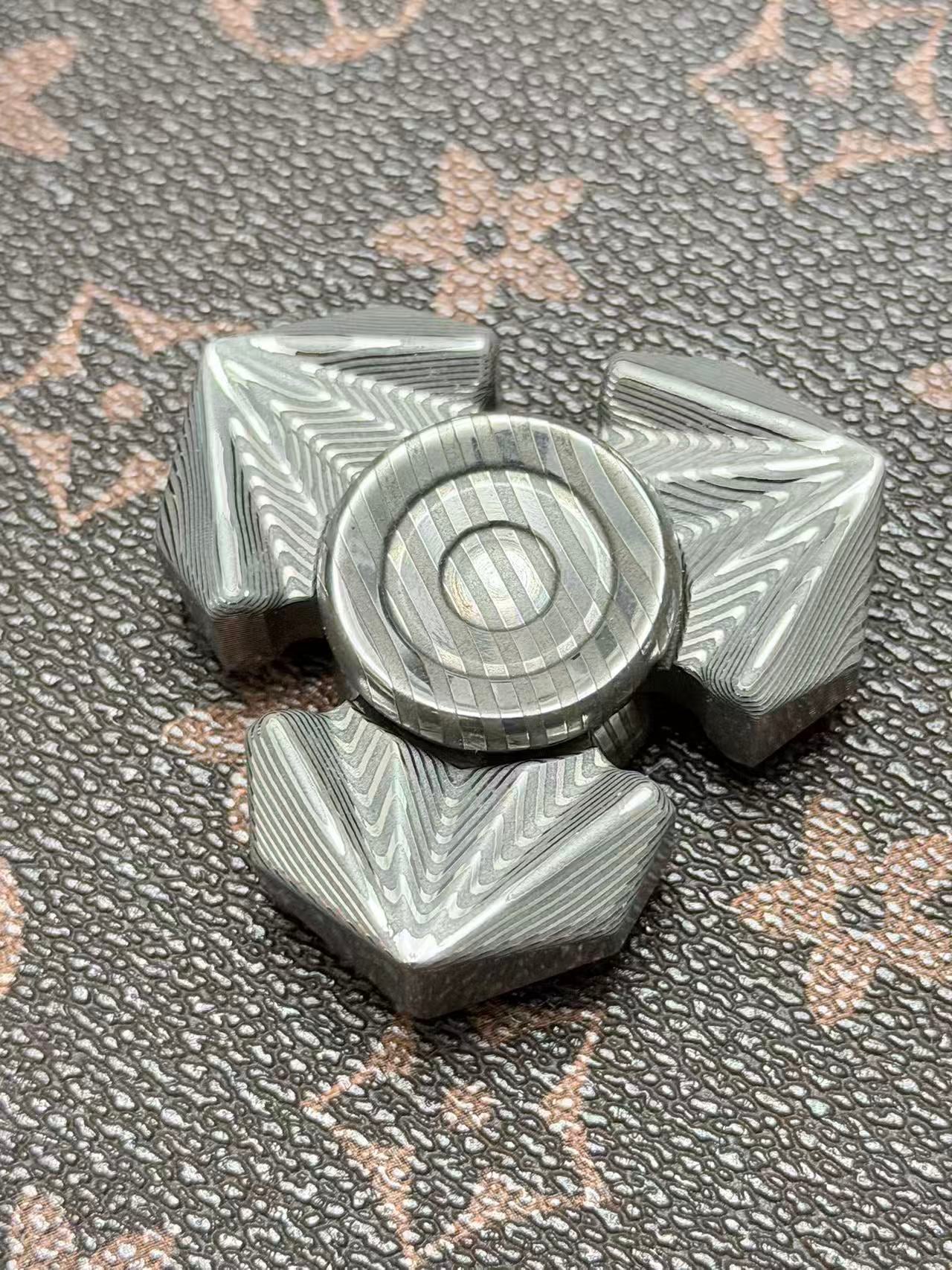Tri-Leaf Crossbone