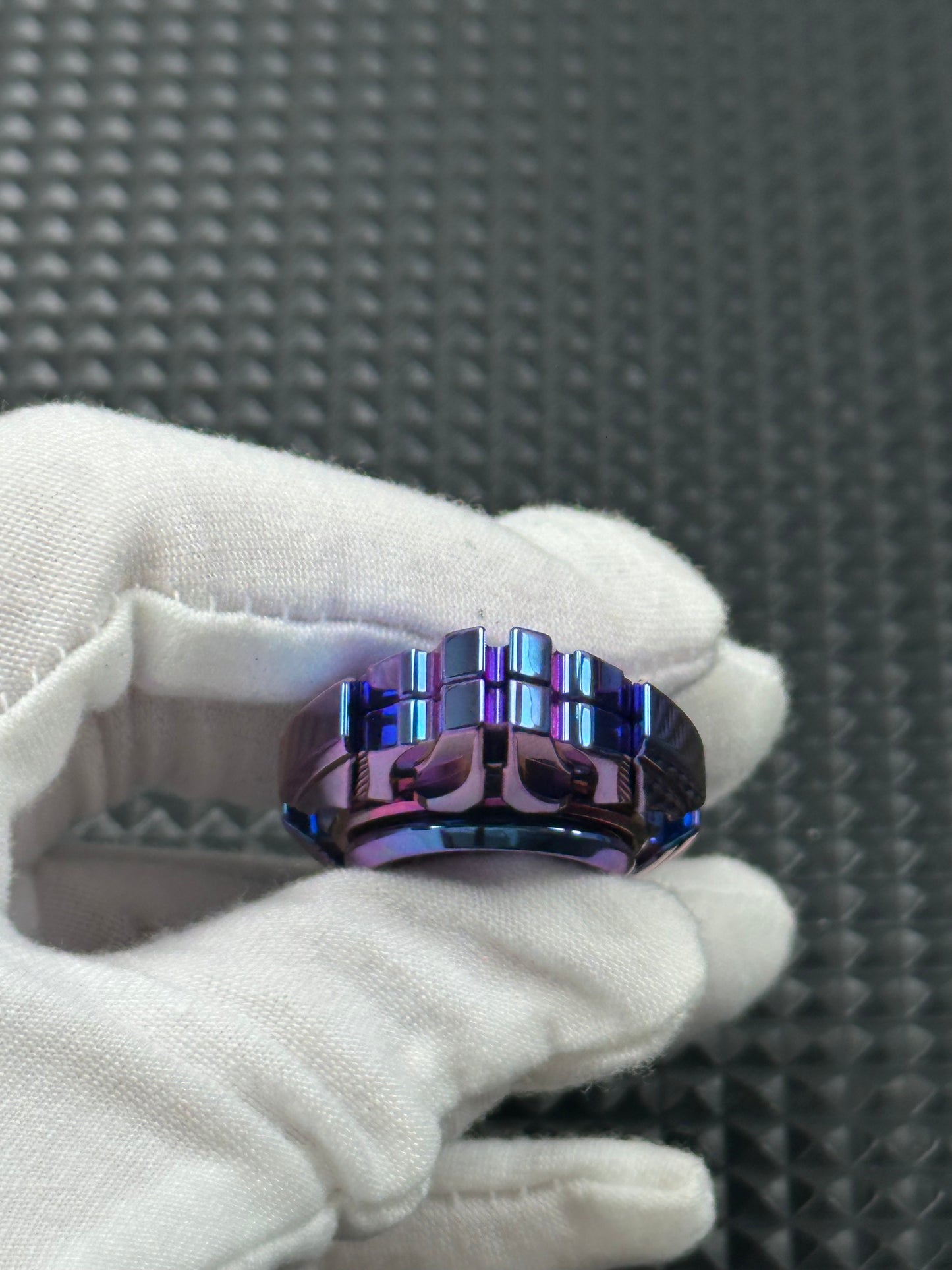 Dark Shell Opening Zirconium