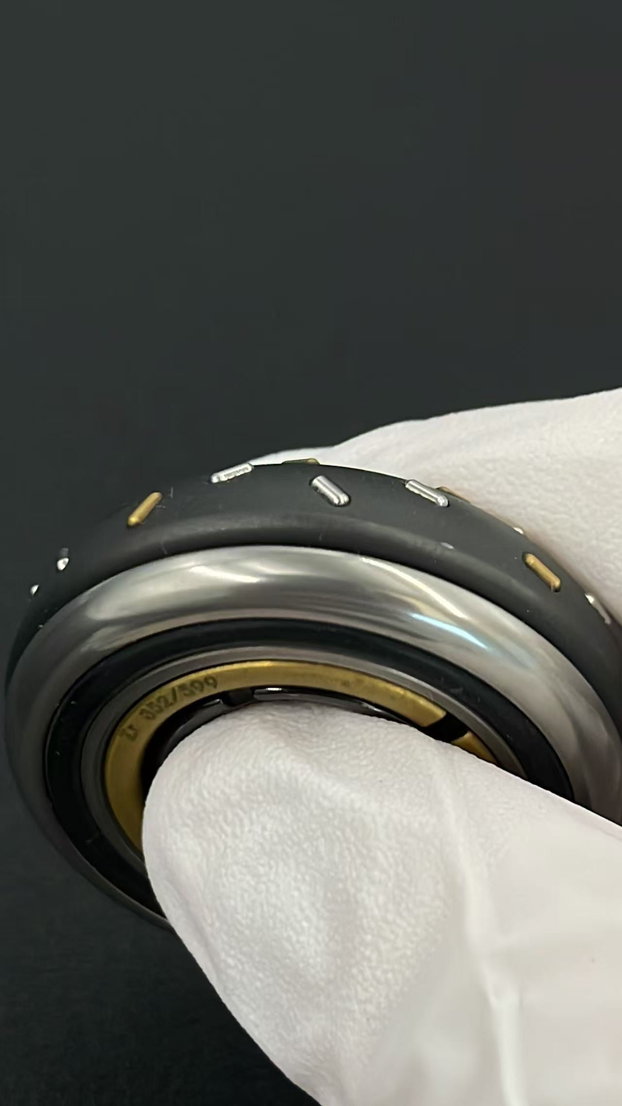 Doughnut Zirconium