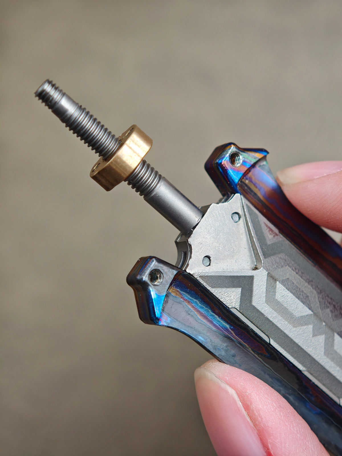 Aroundight Zircuti