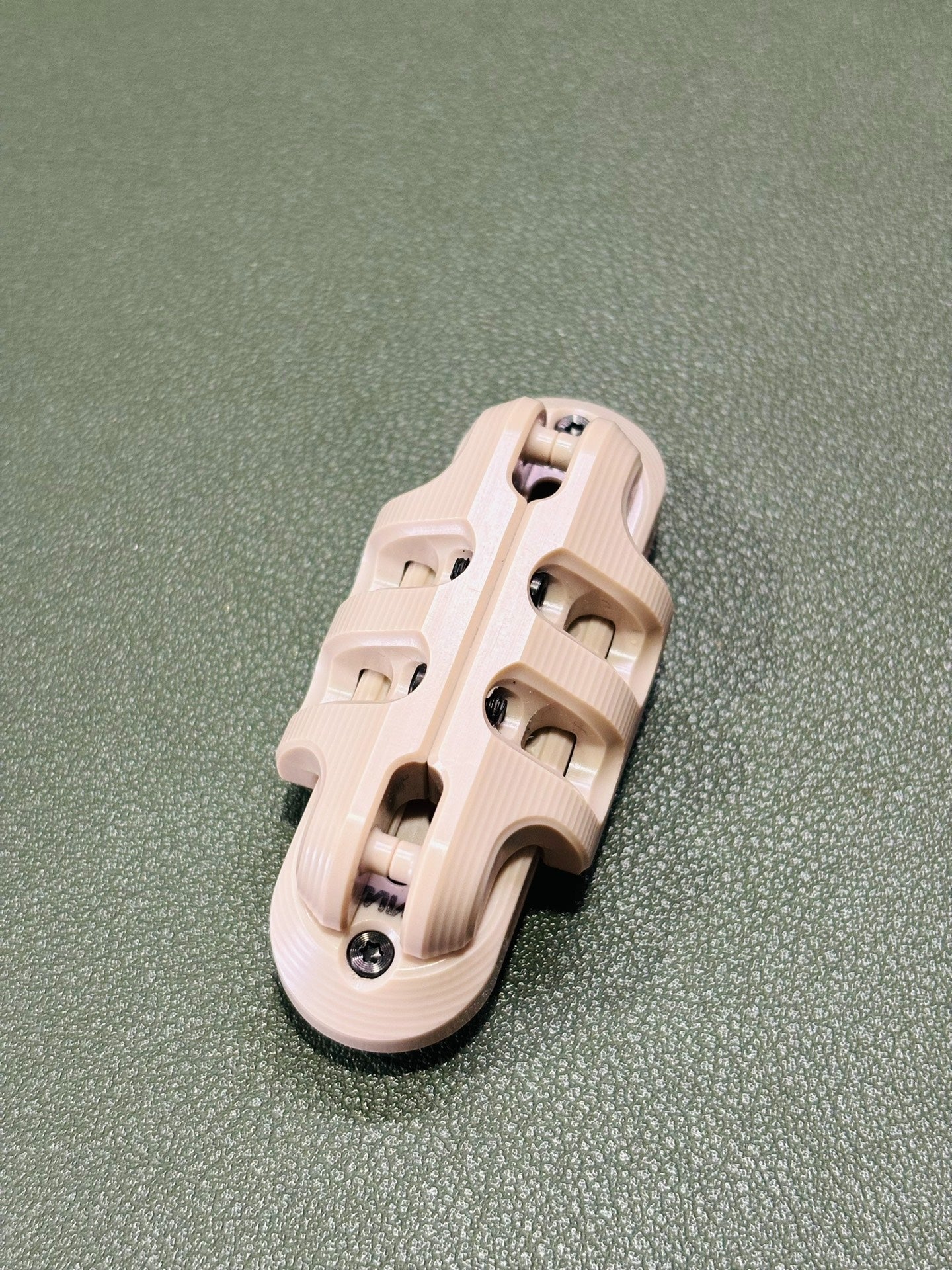 EXOSKELETON PEEK