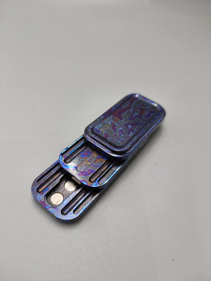 Slider-Feeling Magnetic Zircuti