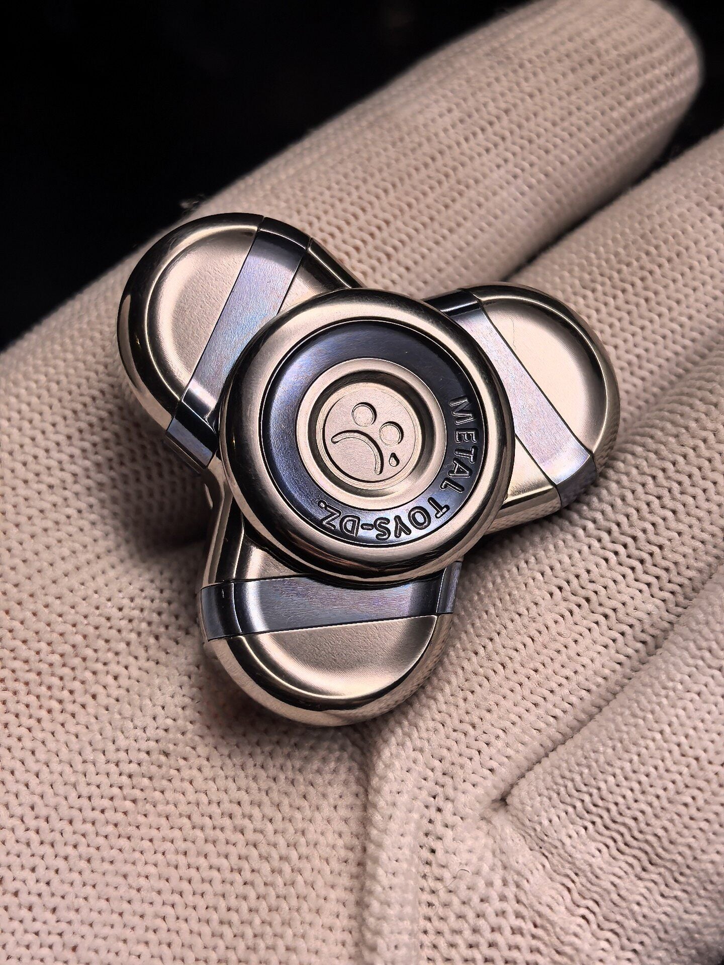 Trefoil Titanium