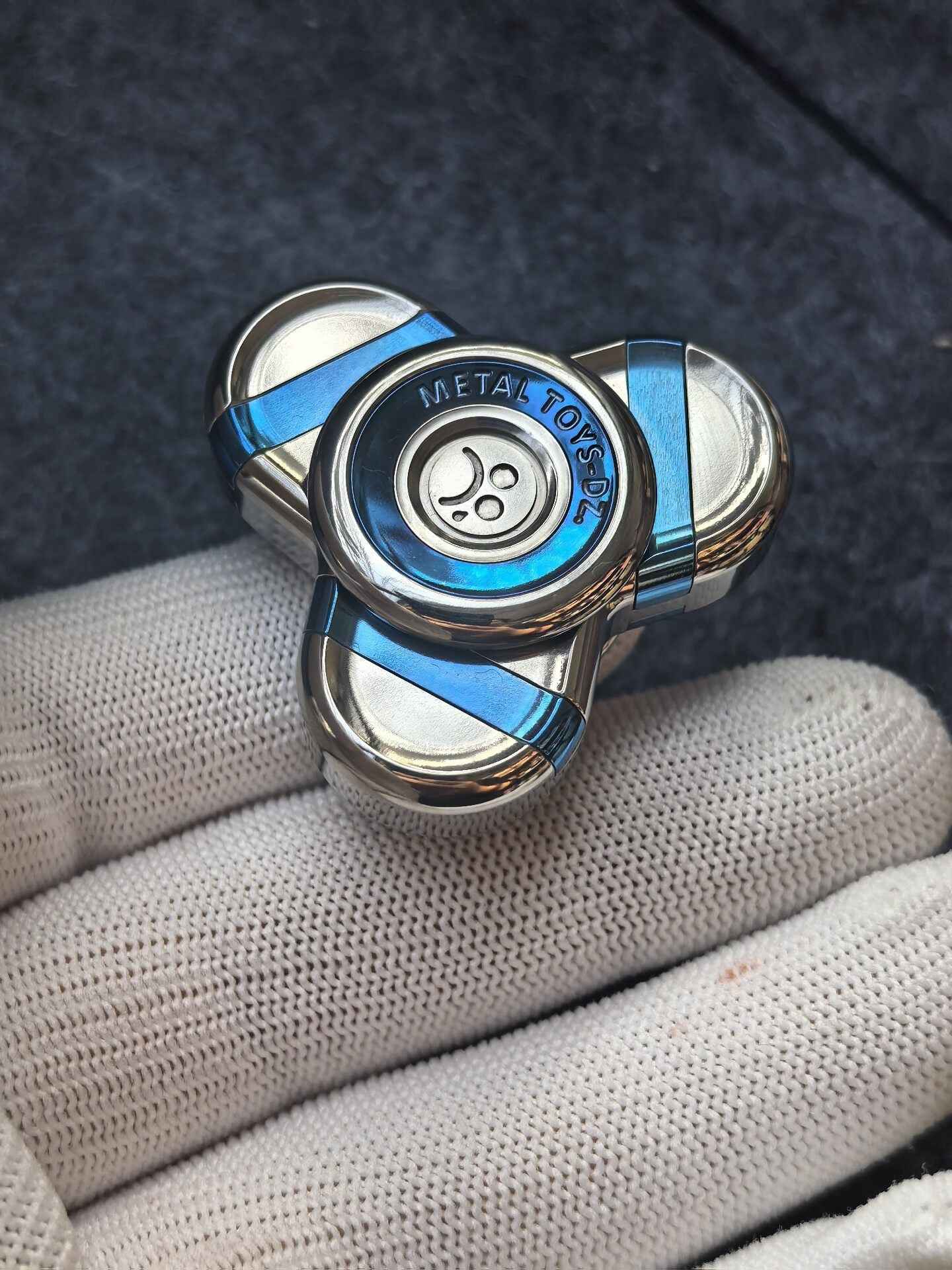Trefoil Titanium