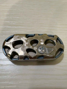 Top B, Titanium