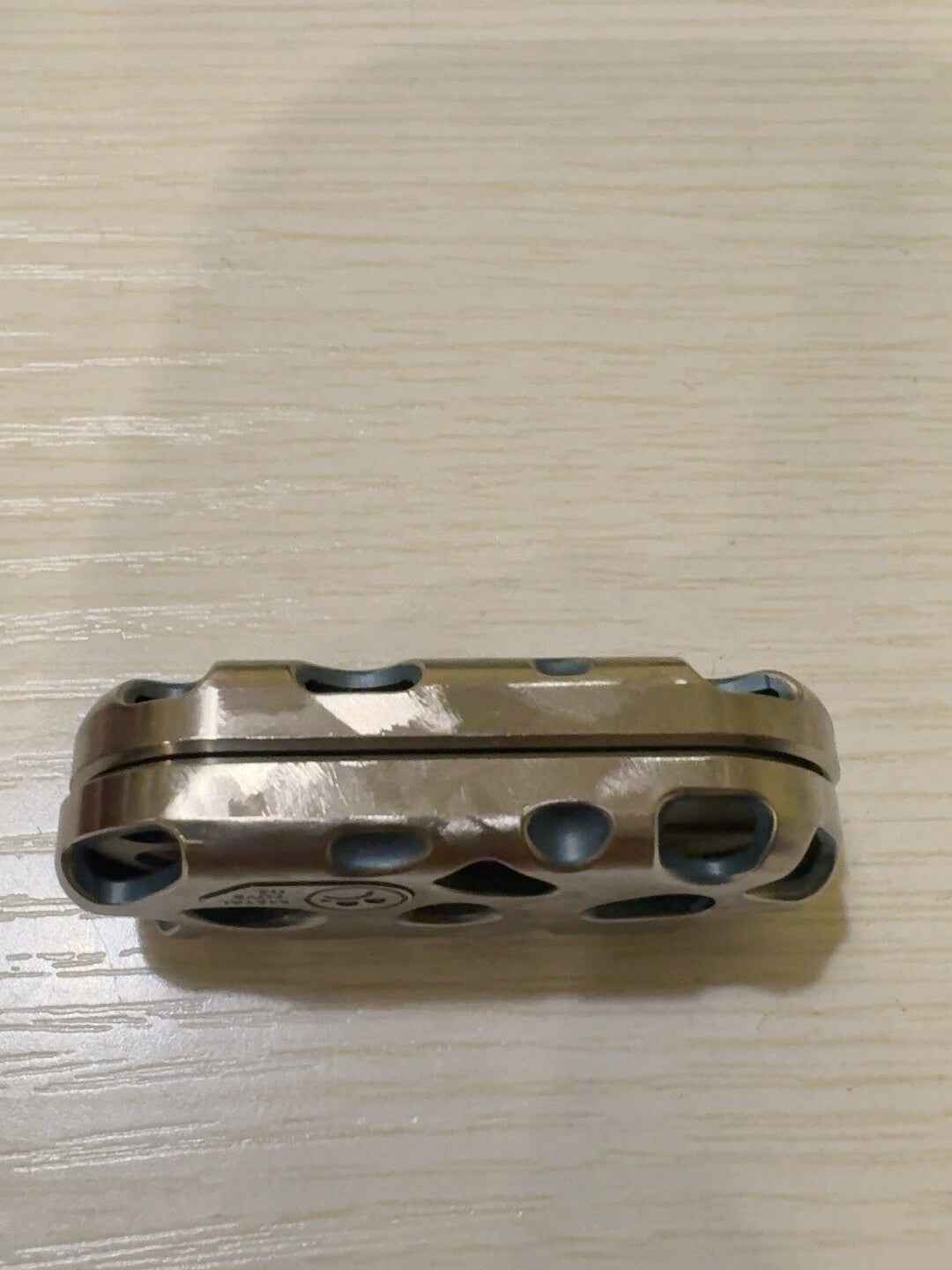 Top B, Titanium