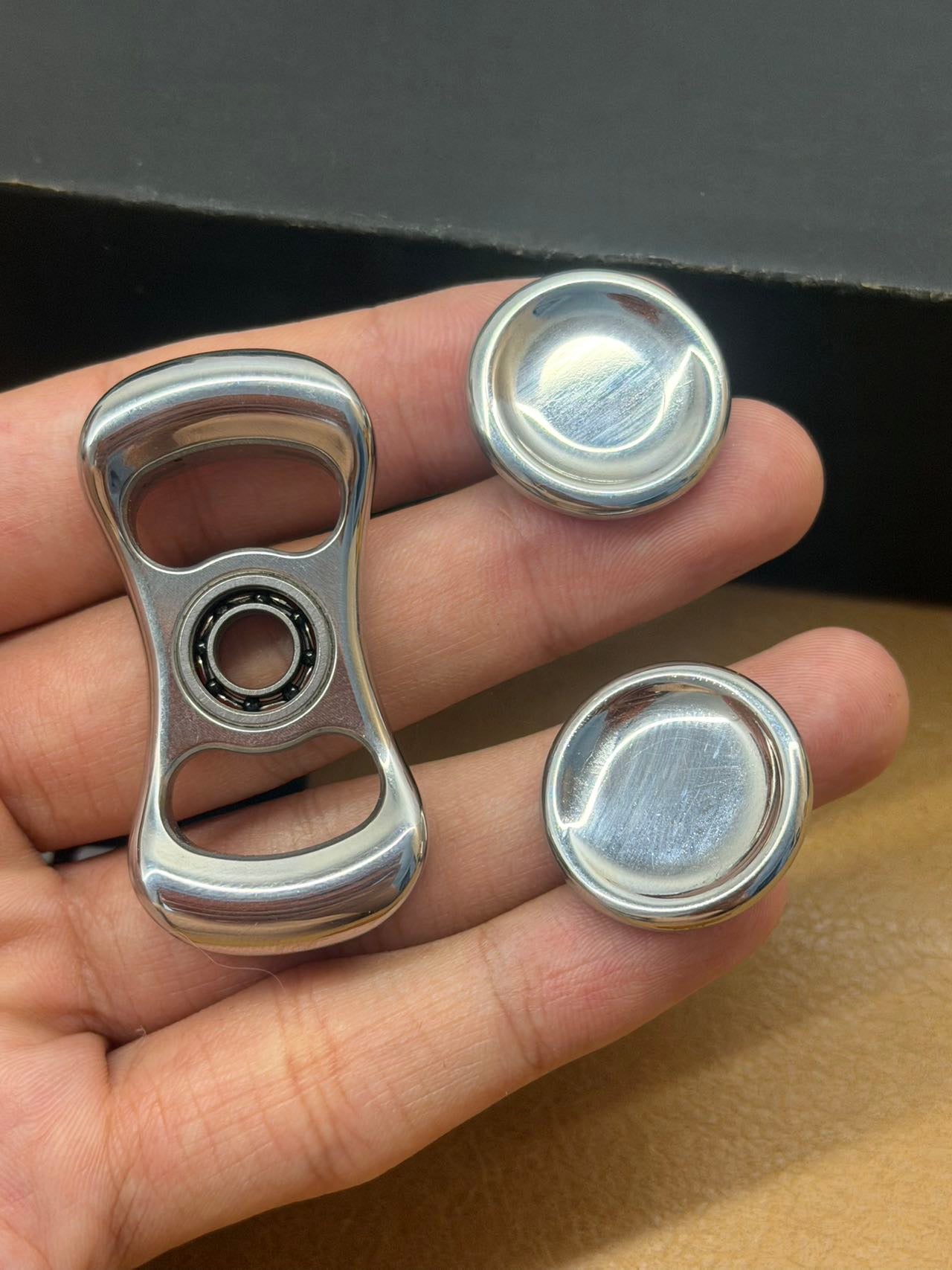 Two-Leaf Horizon Stainless Steel