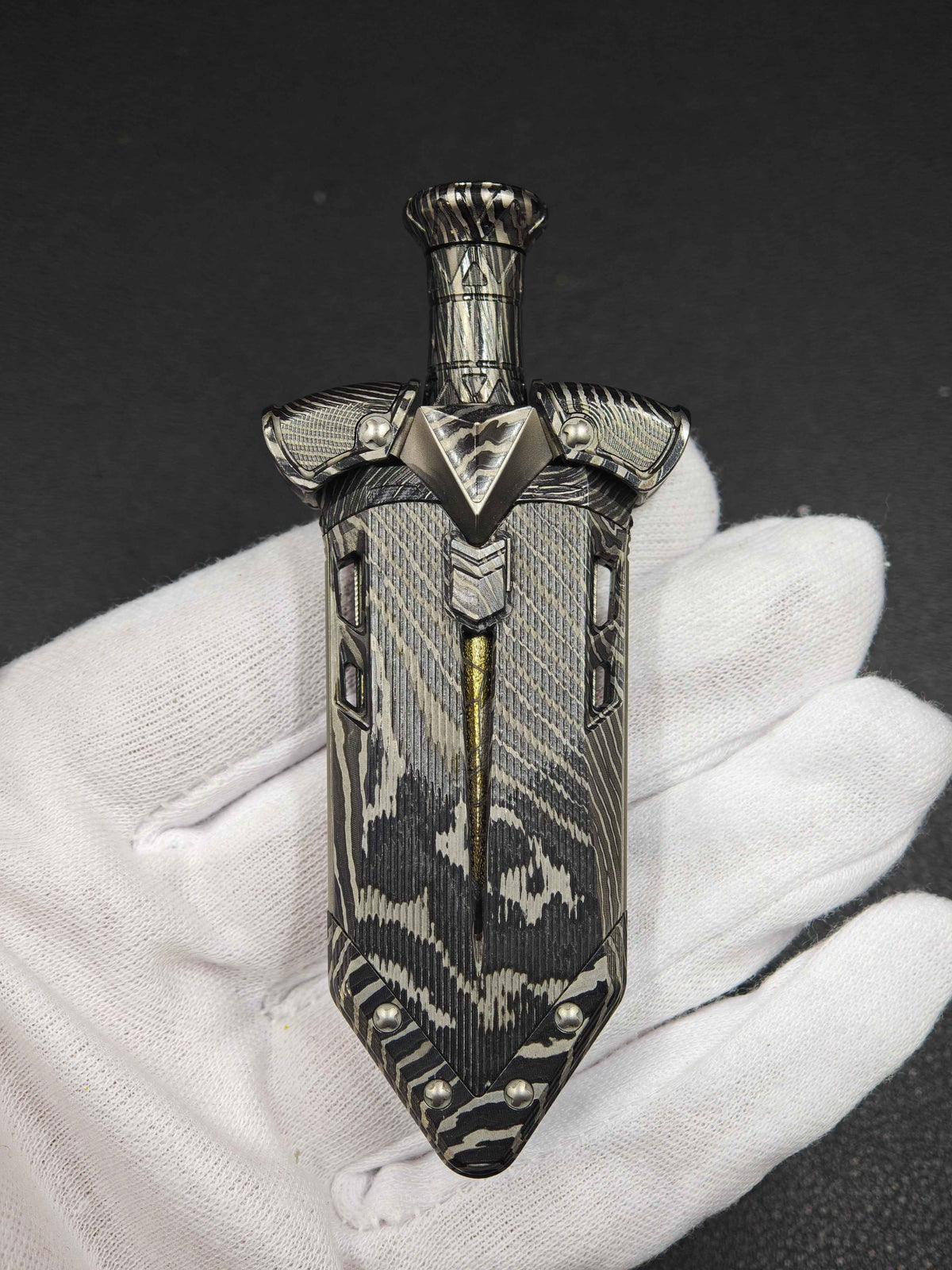 White Tiger Lake Sword Zirconium Zircuti