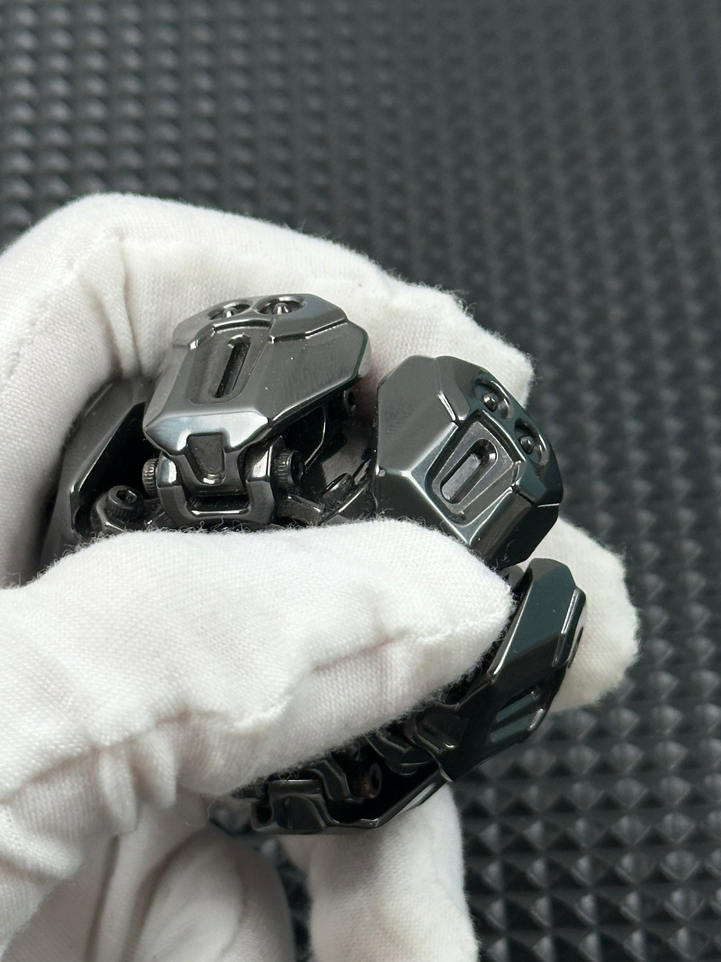 Ancient Iron Shell Opening Zirconium