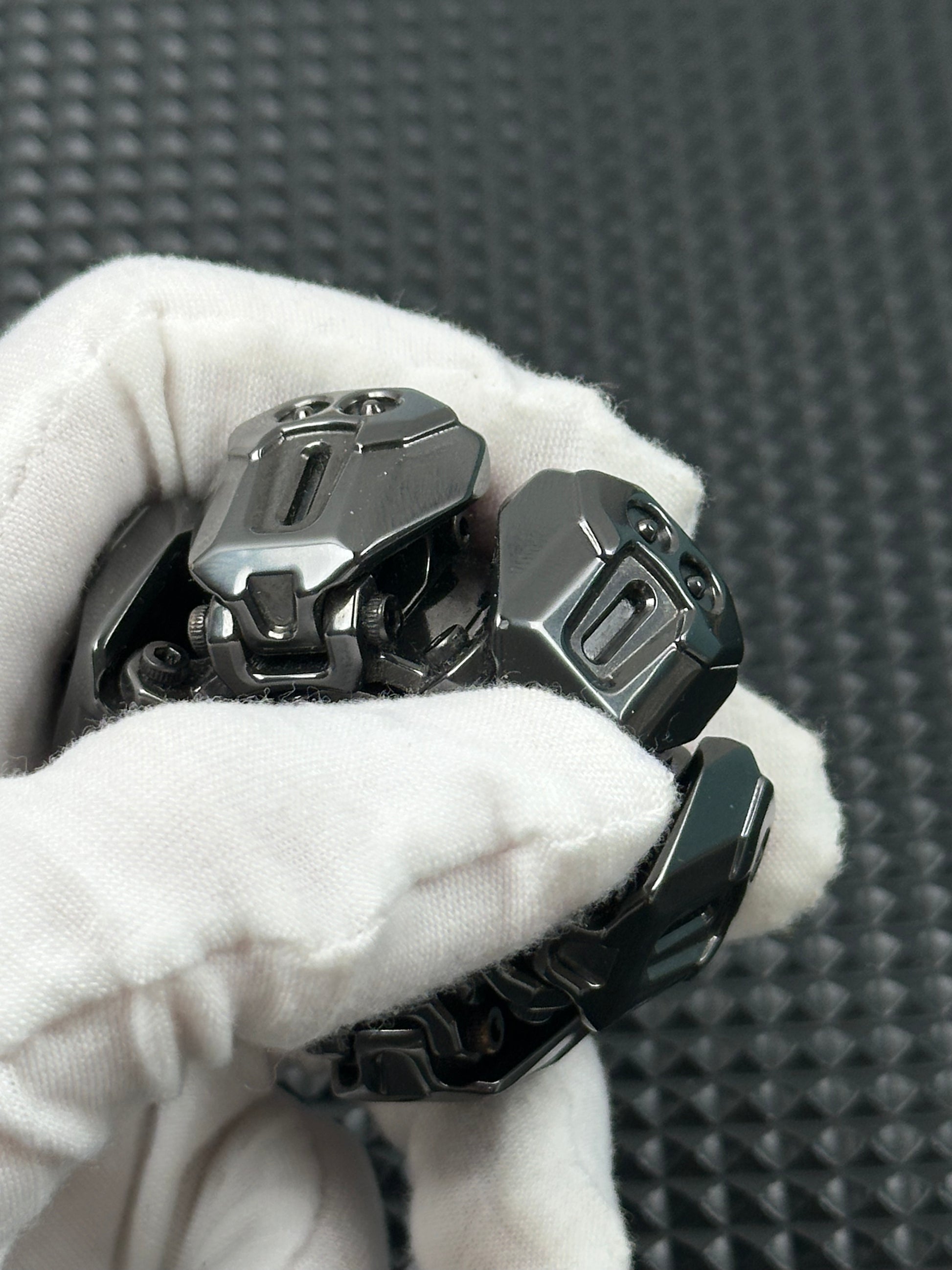 Ancient Iron Shell Opening Zirconium