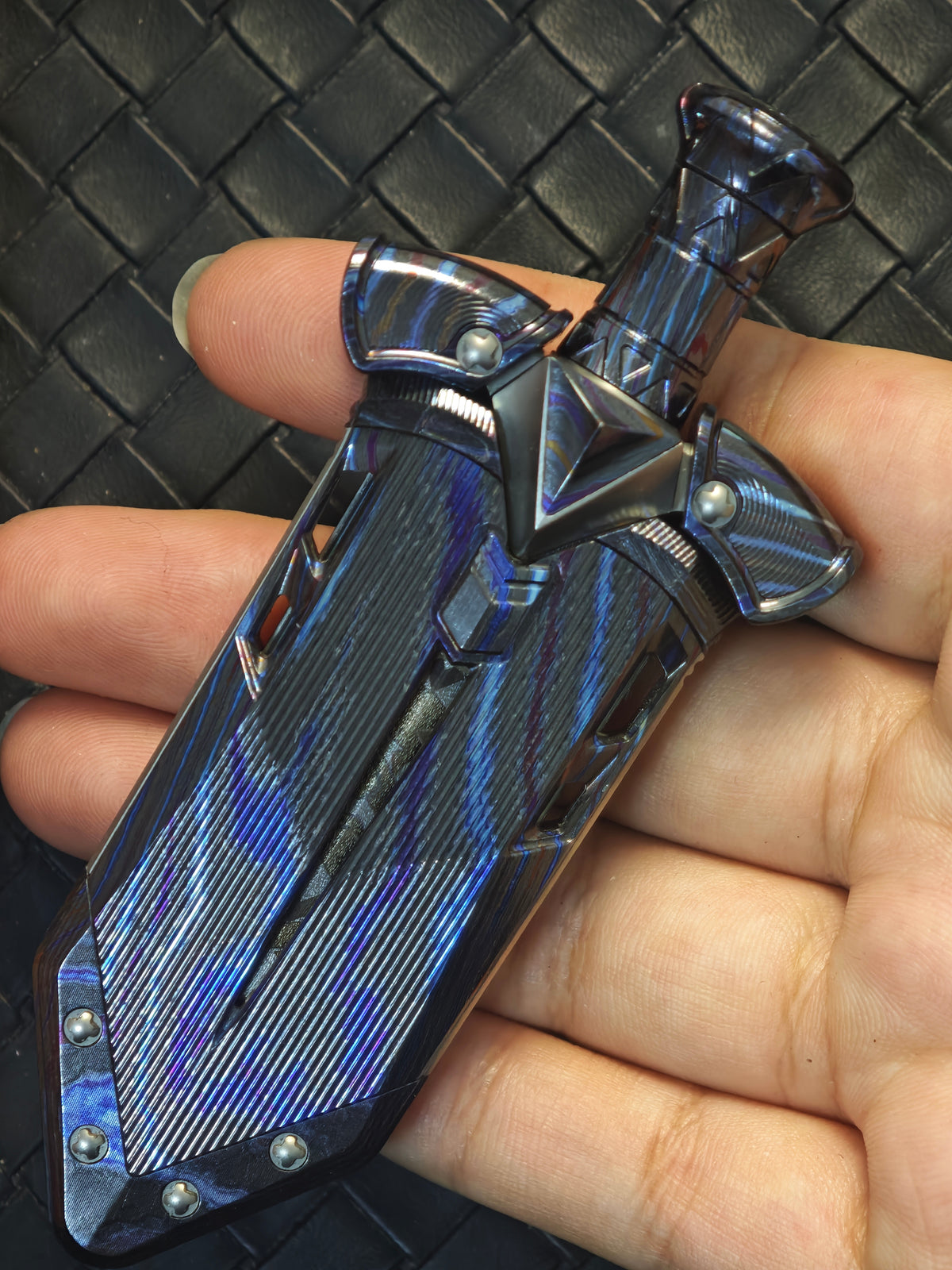 Azure Dragon Lake Sword Zircuti