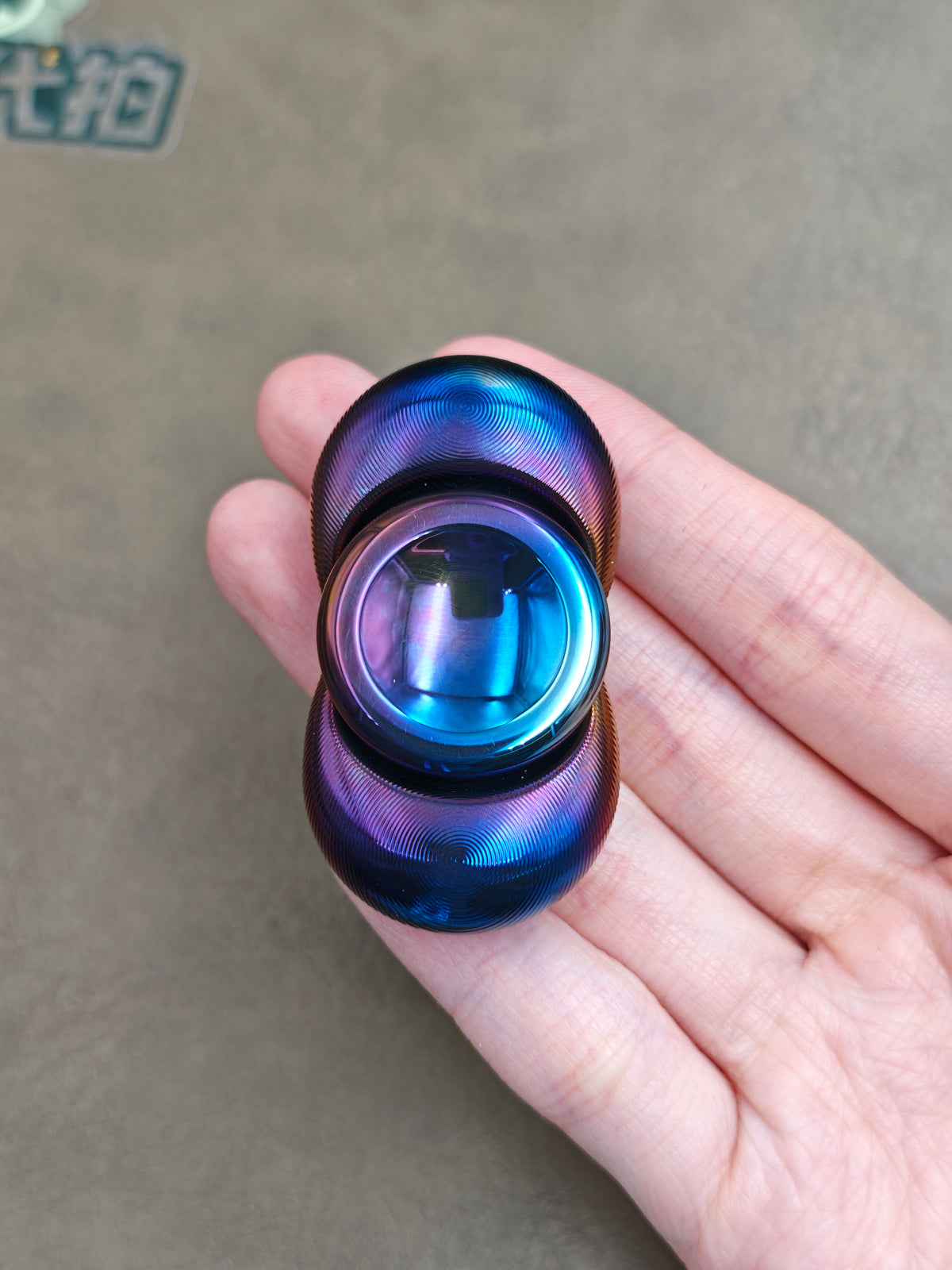 Two-Leaf Cell Zirconium Oil Slick