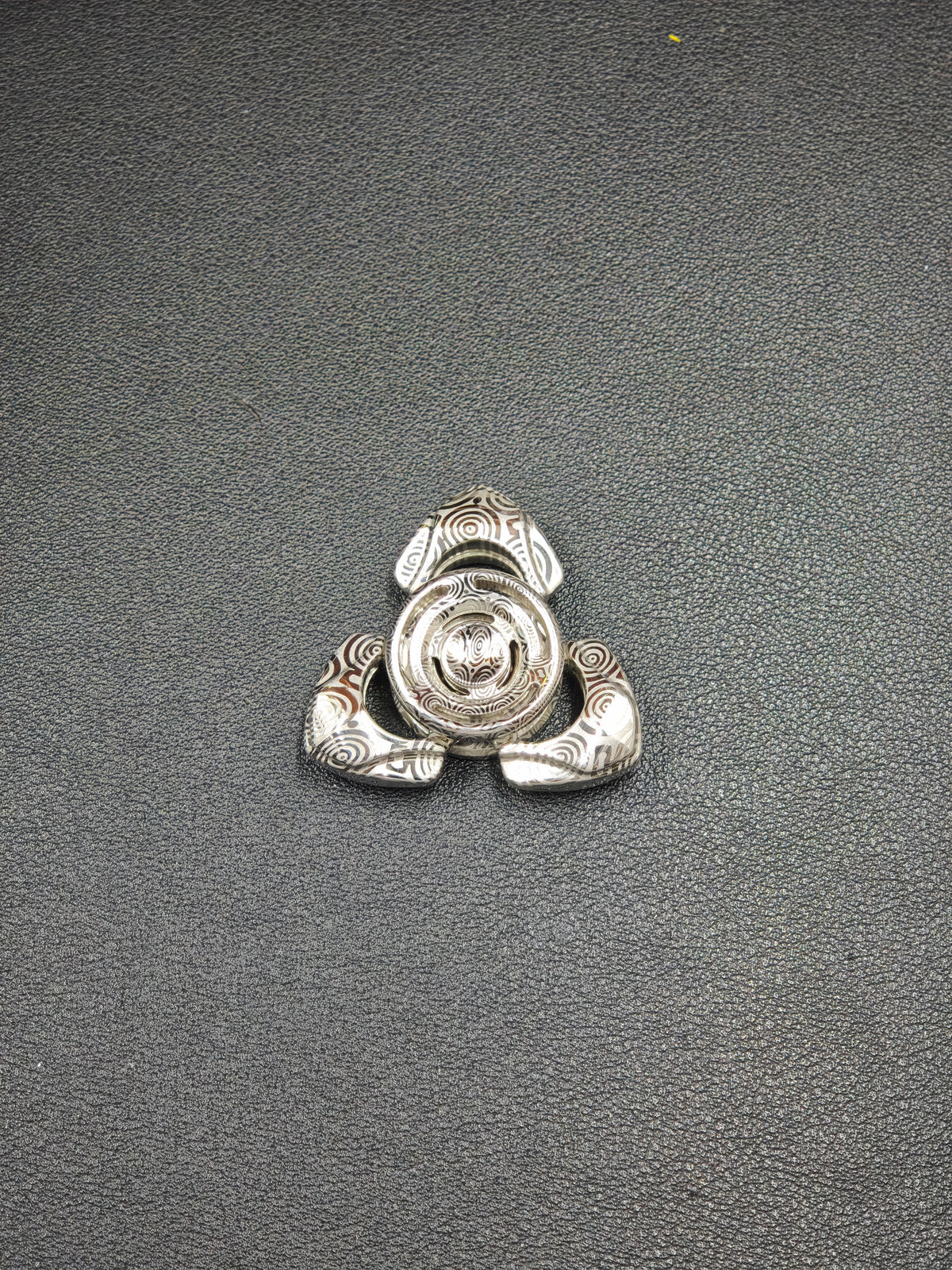 Toothless Mini Pearl White Damasteel