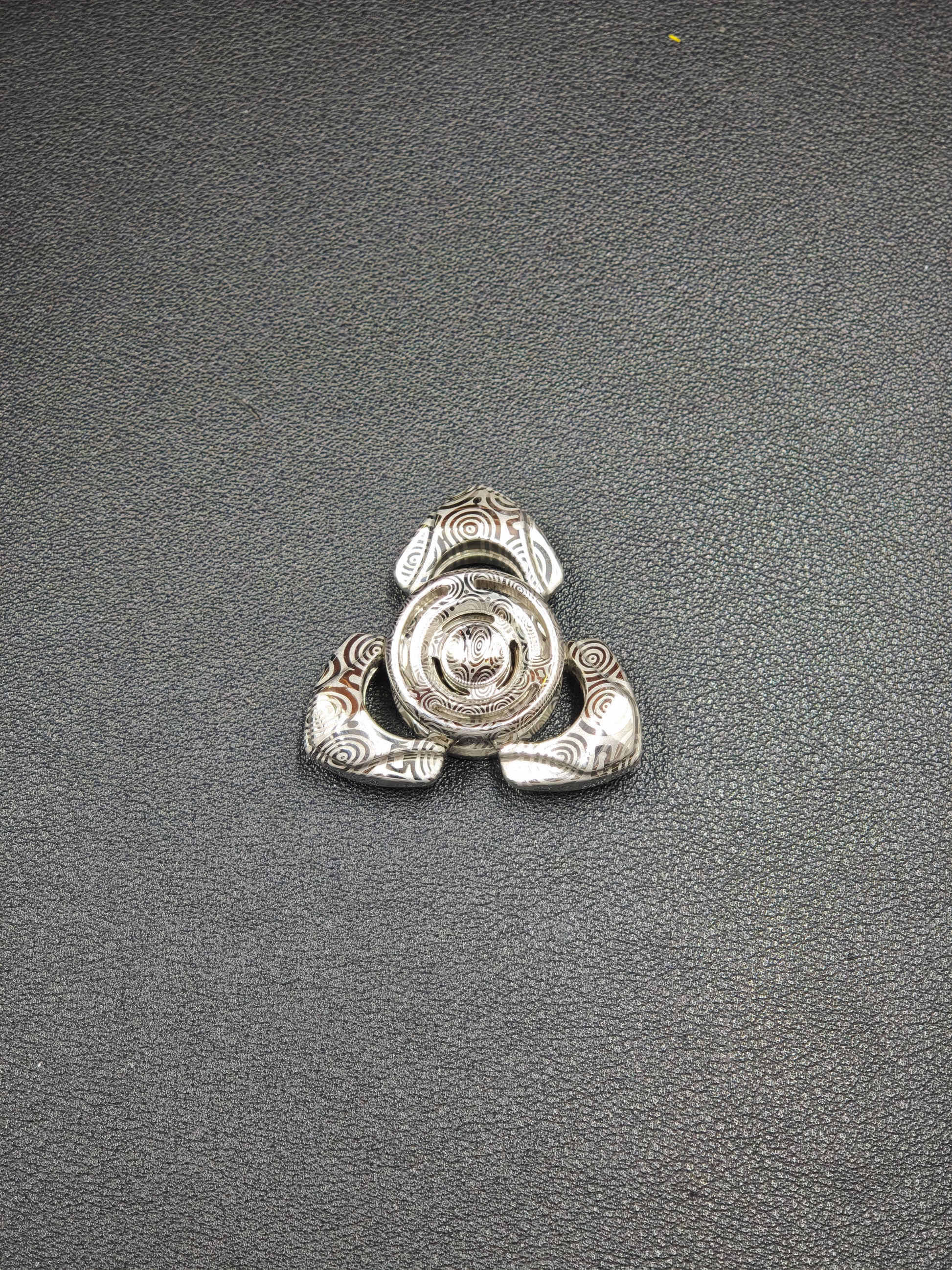 Toothless Mini Pearl White Damasteel