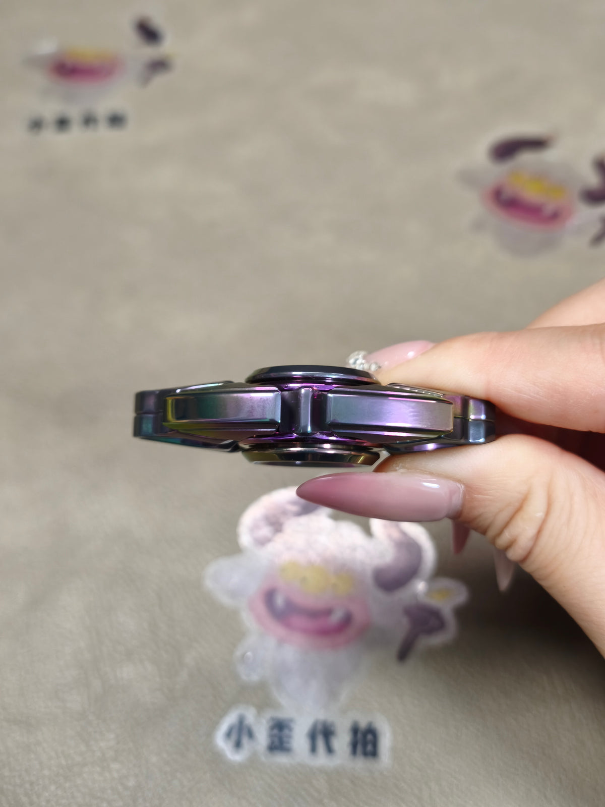 Dark Shell Opening Zirconium Oil Slick