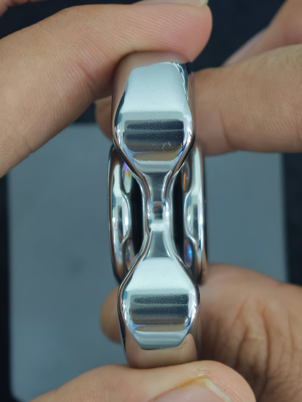 Three-Leaf Horizon Stainless Steel