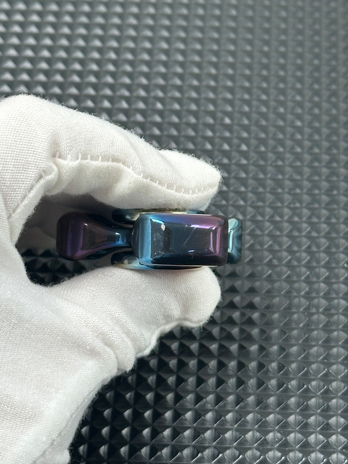 Three-Leaf Horizon Zirconium Oil Slick