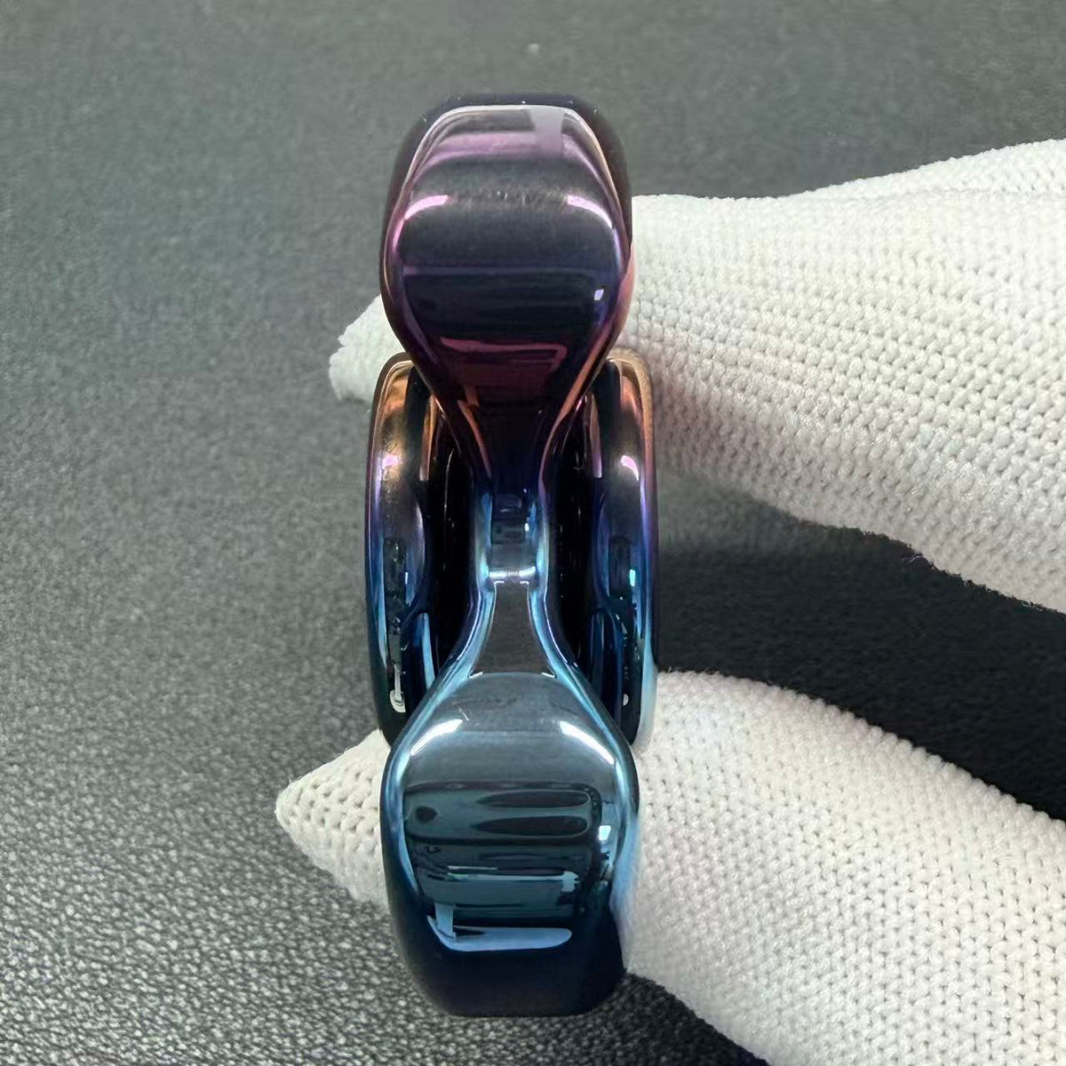 Three-Leaf Horizon Zirconium Oil Slick