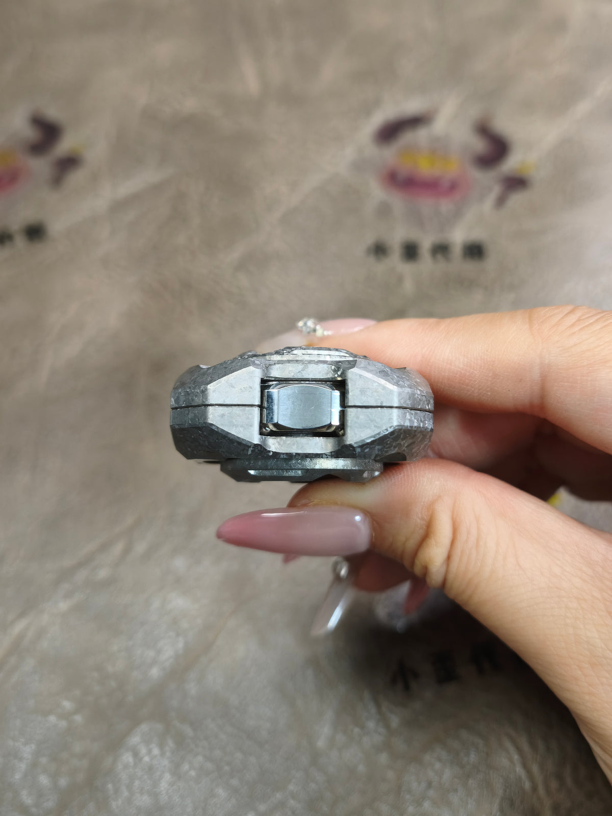 Spinner Crystallized Titanium
