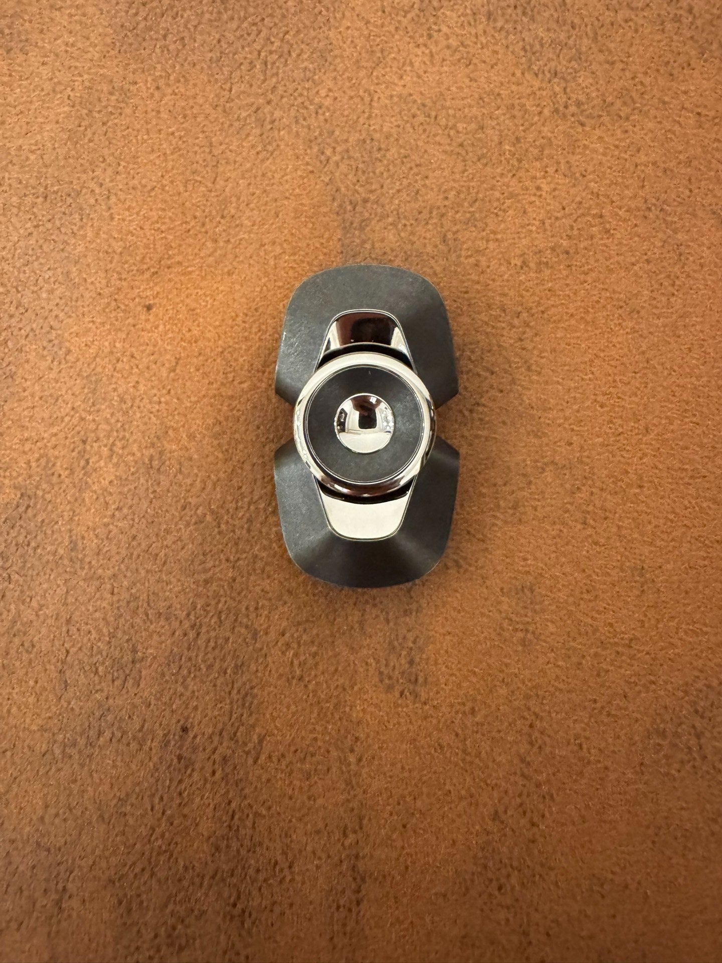 Lentic Titanium