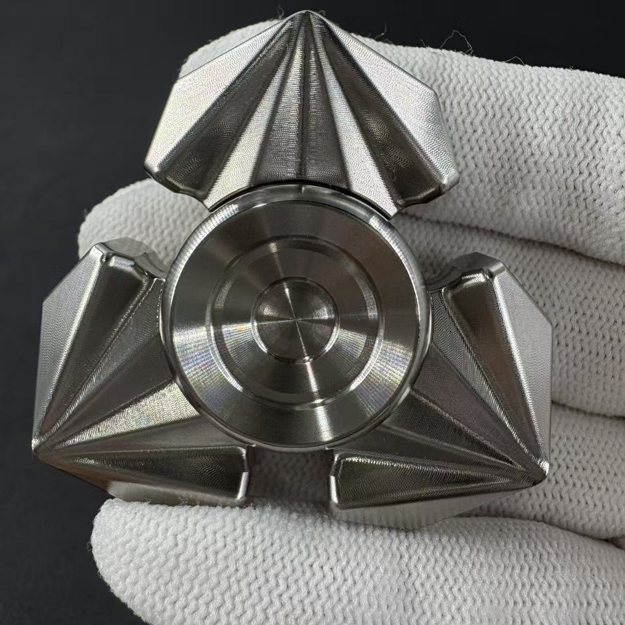 Tri Leaf Crossbone Titanium
