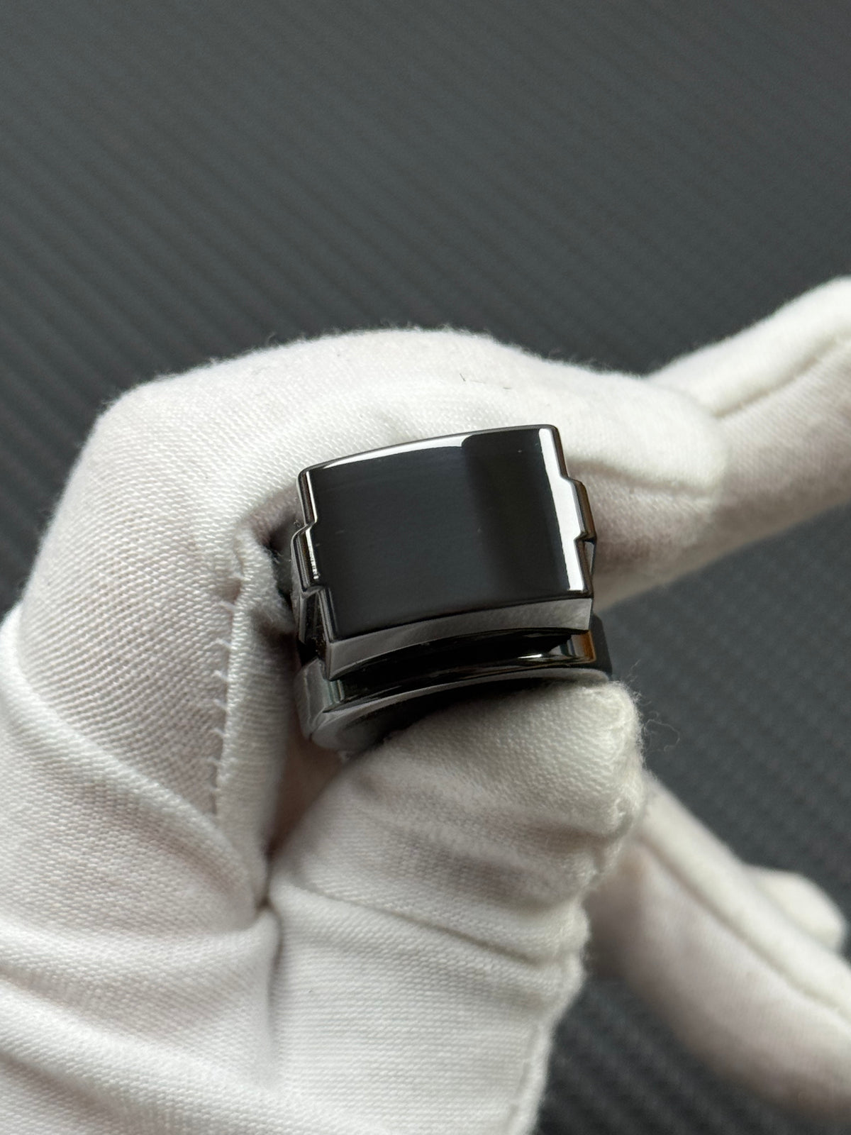 Moon M2 Zirconium Polished