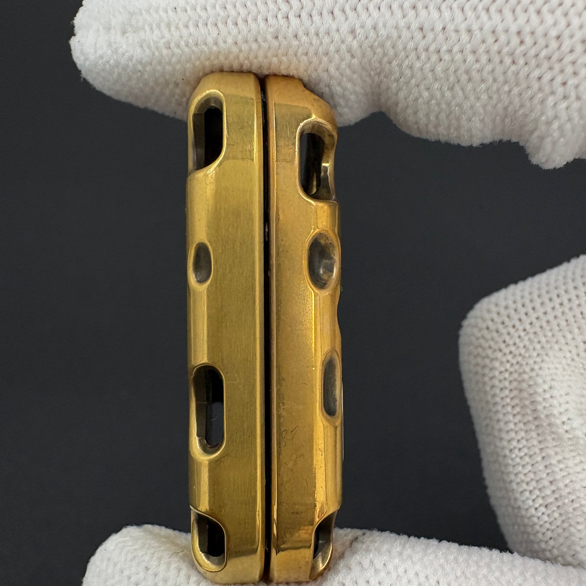 Top B Fingerprint Brass