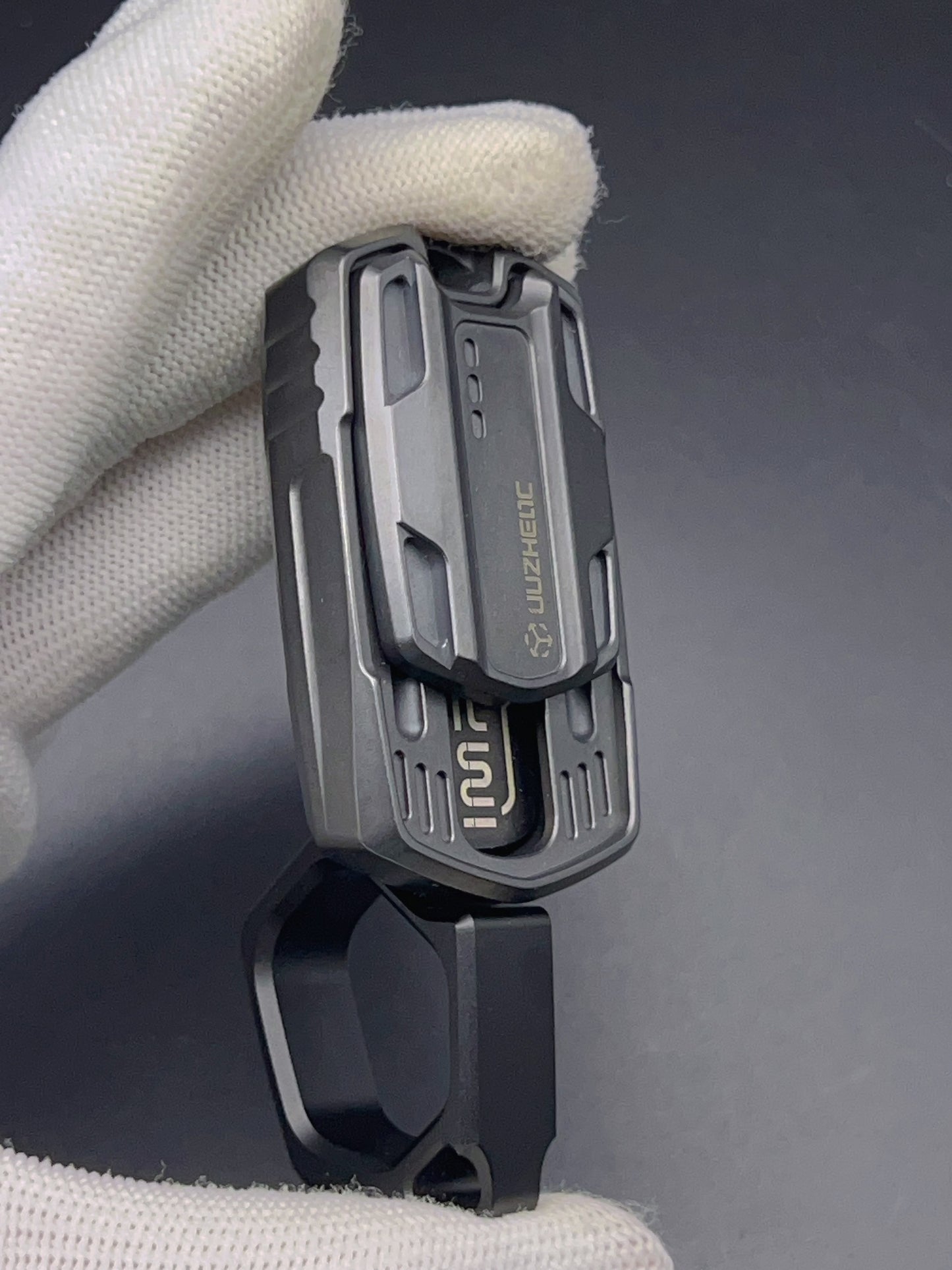 Thousand machines Zirconium