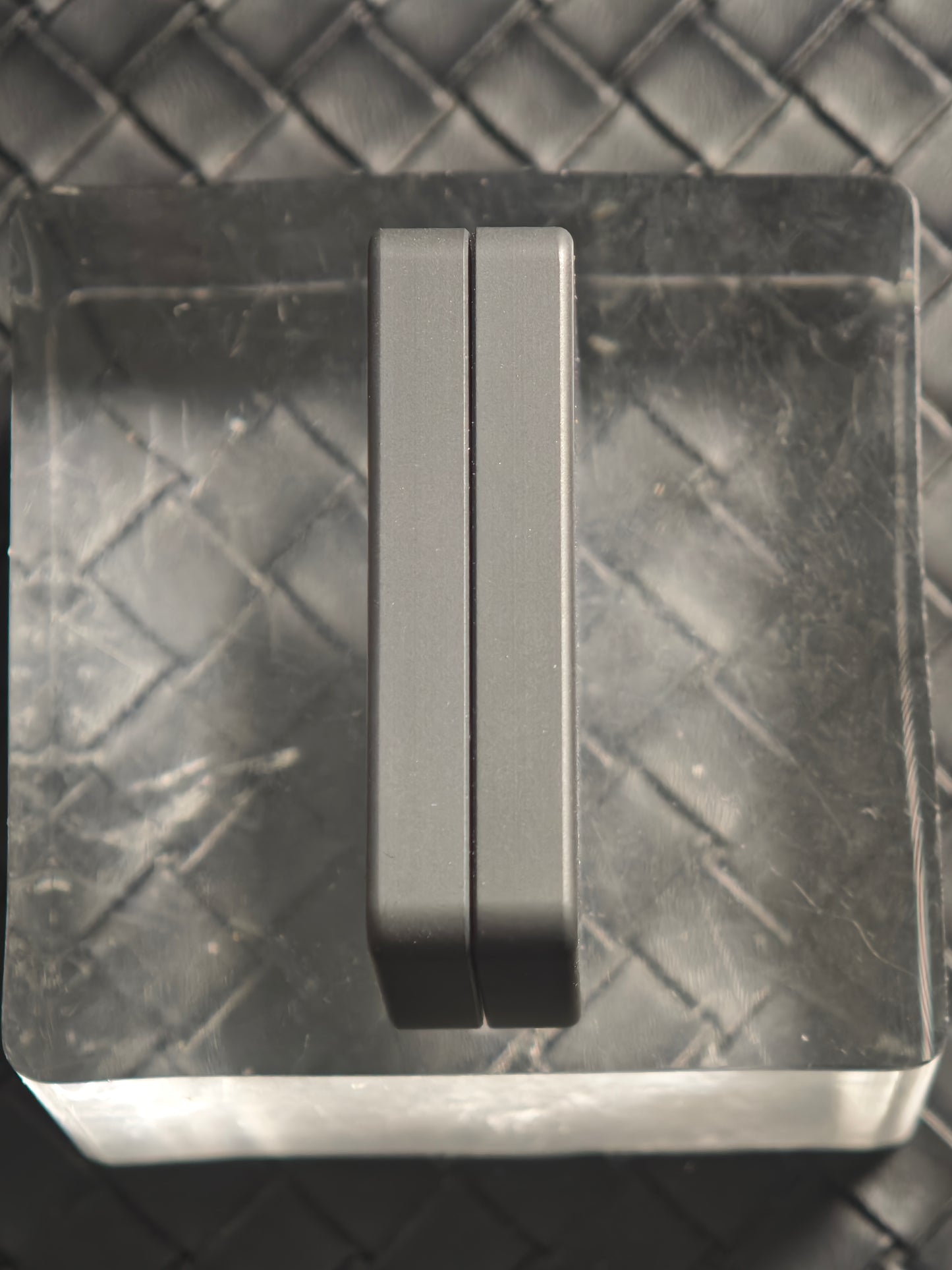 Mute Zirconium