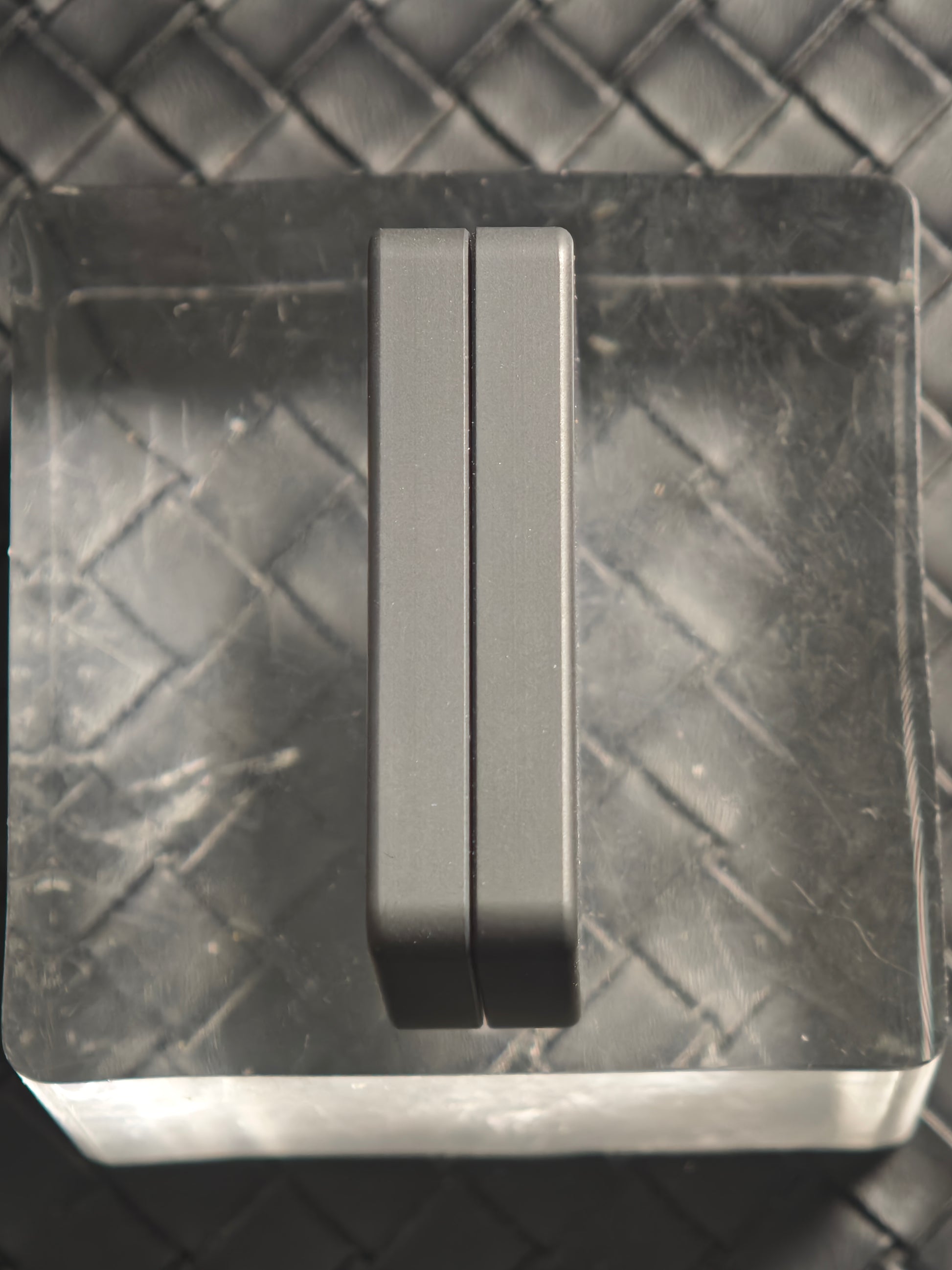 Mute Zirconium