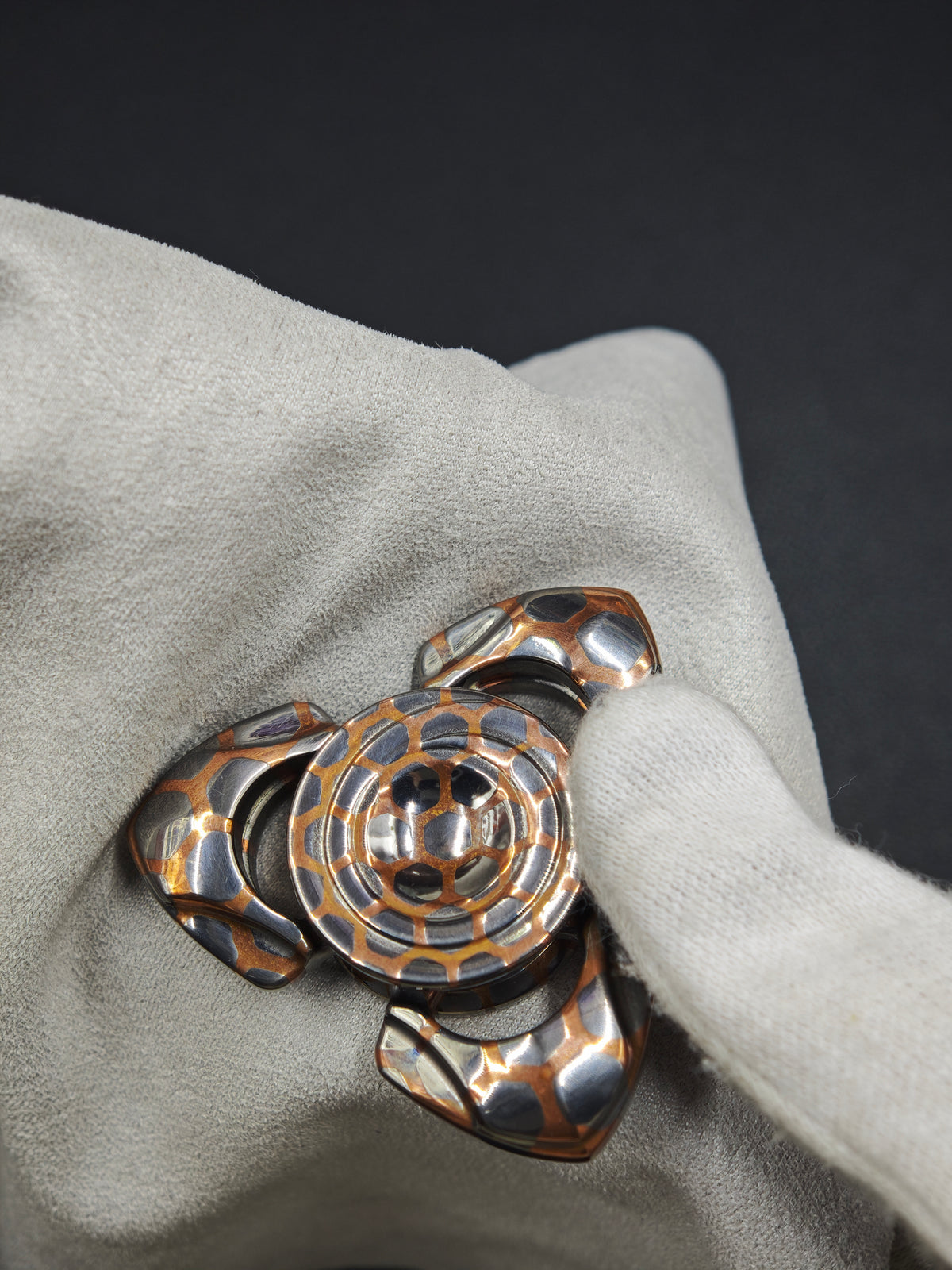 Toothless Mini Pearl White Superconductor Brushed