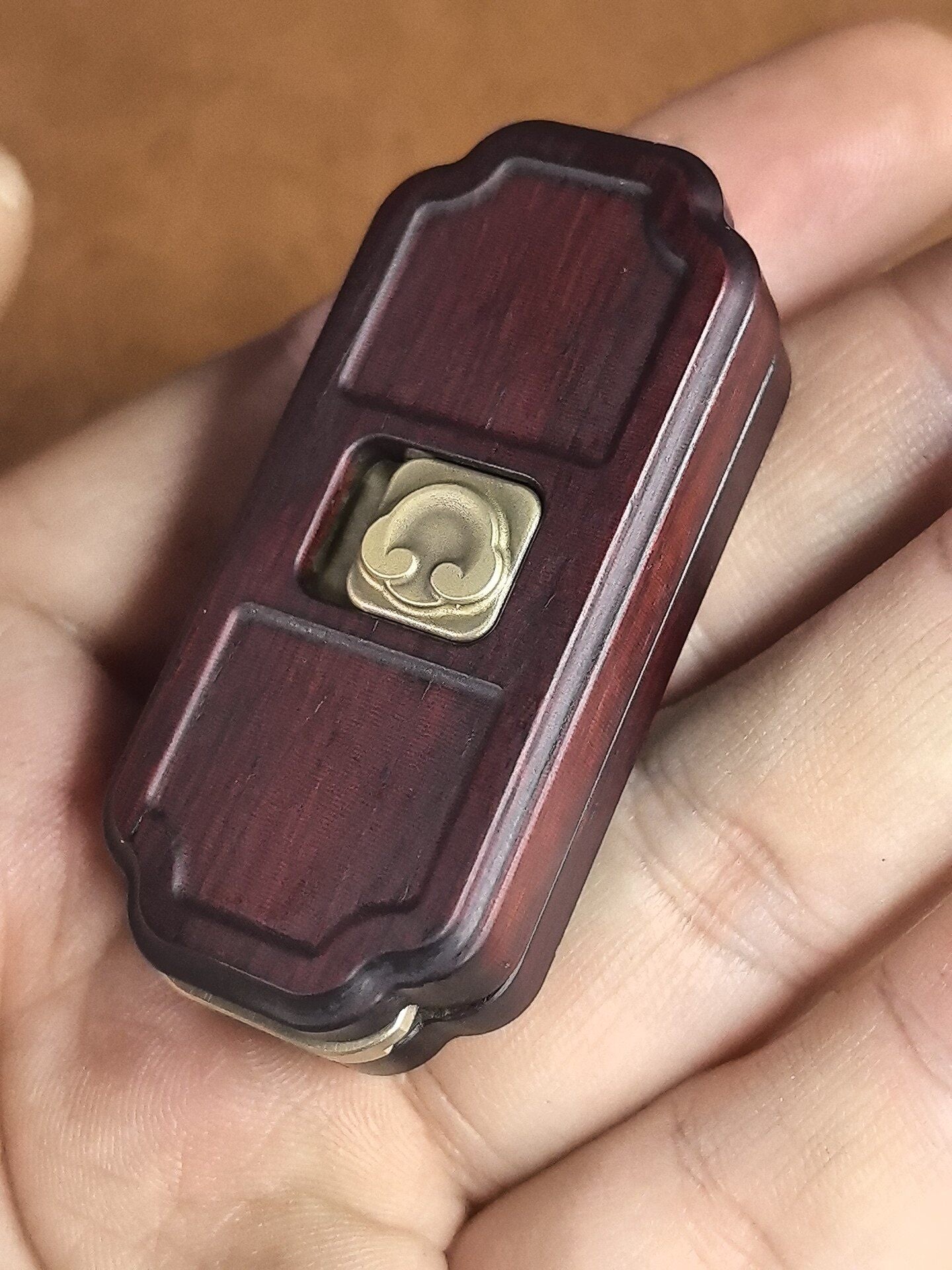 Ruyi Mechanical Slider Sandalwood