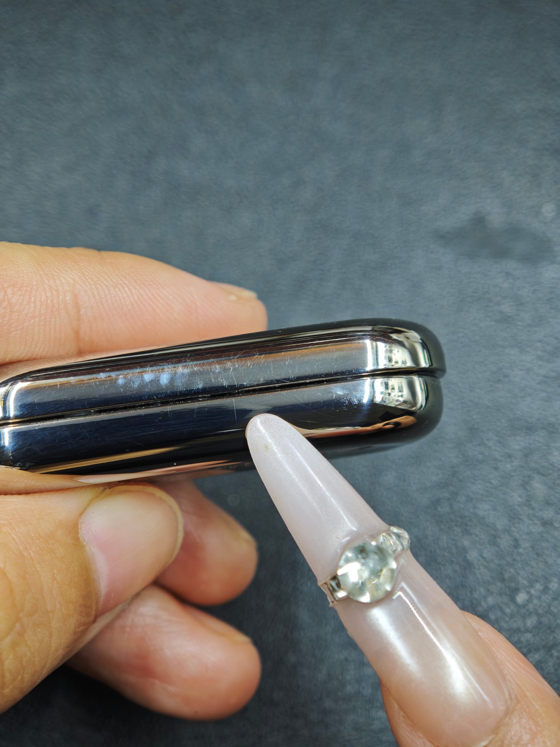 Floating Cloud Titanium