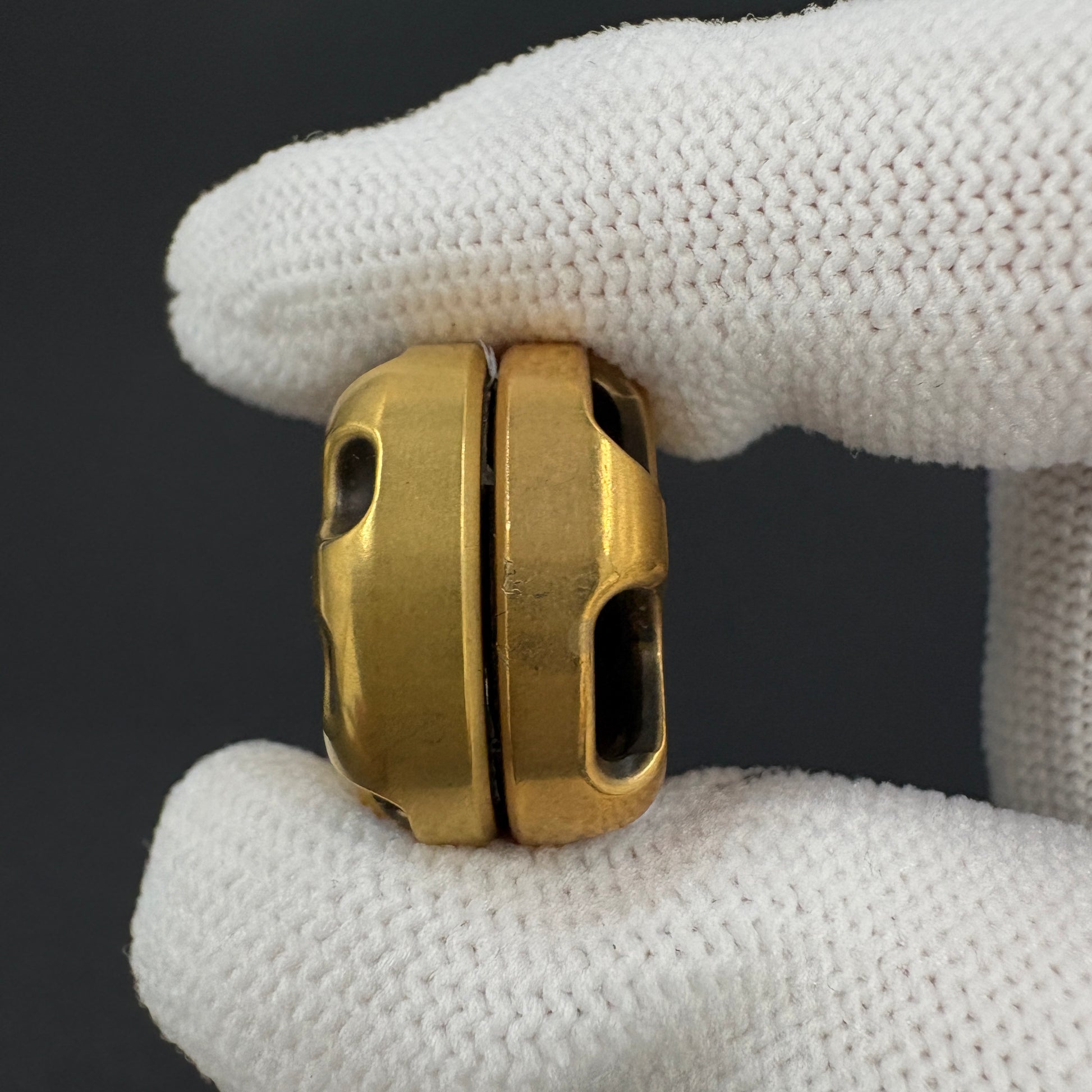 Top B Fingerprint Brass