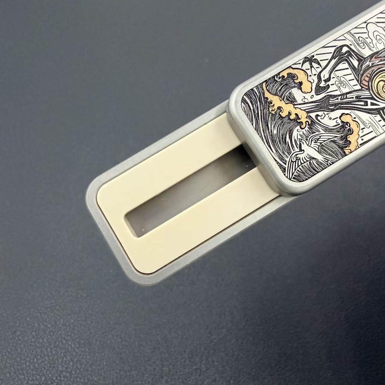 Chewing Gum 2.0 Titanium Limited Edition