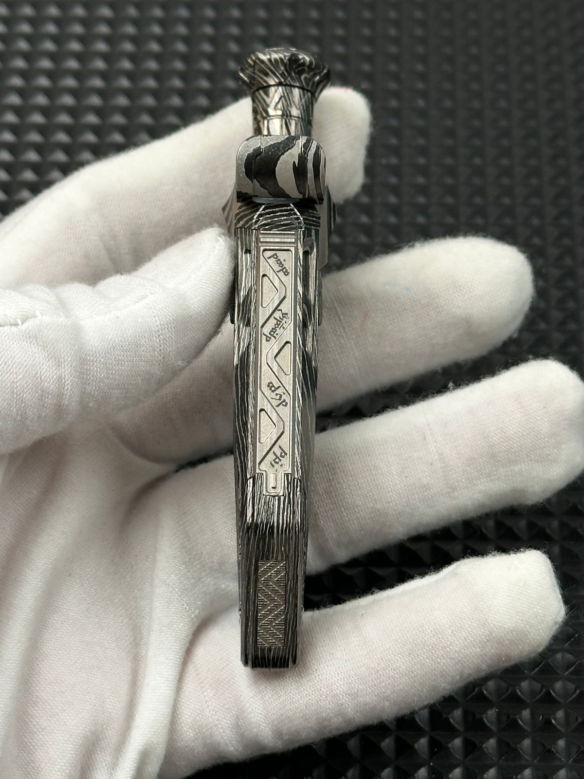 White Tiger Lake Sword Zircuti