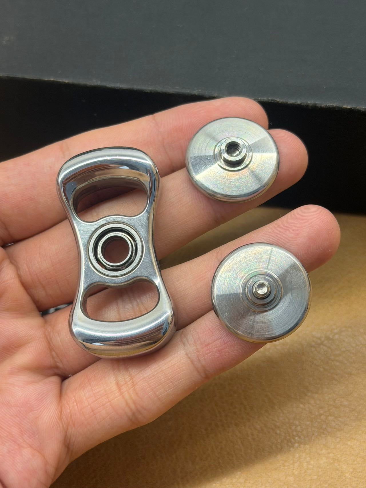 Two-Leaf Horizon Stainless Steel
