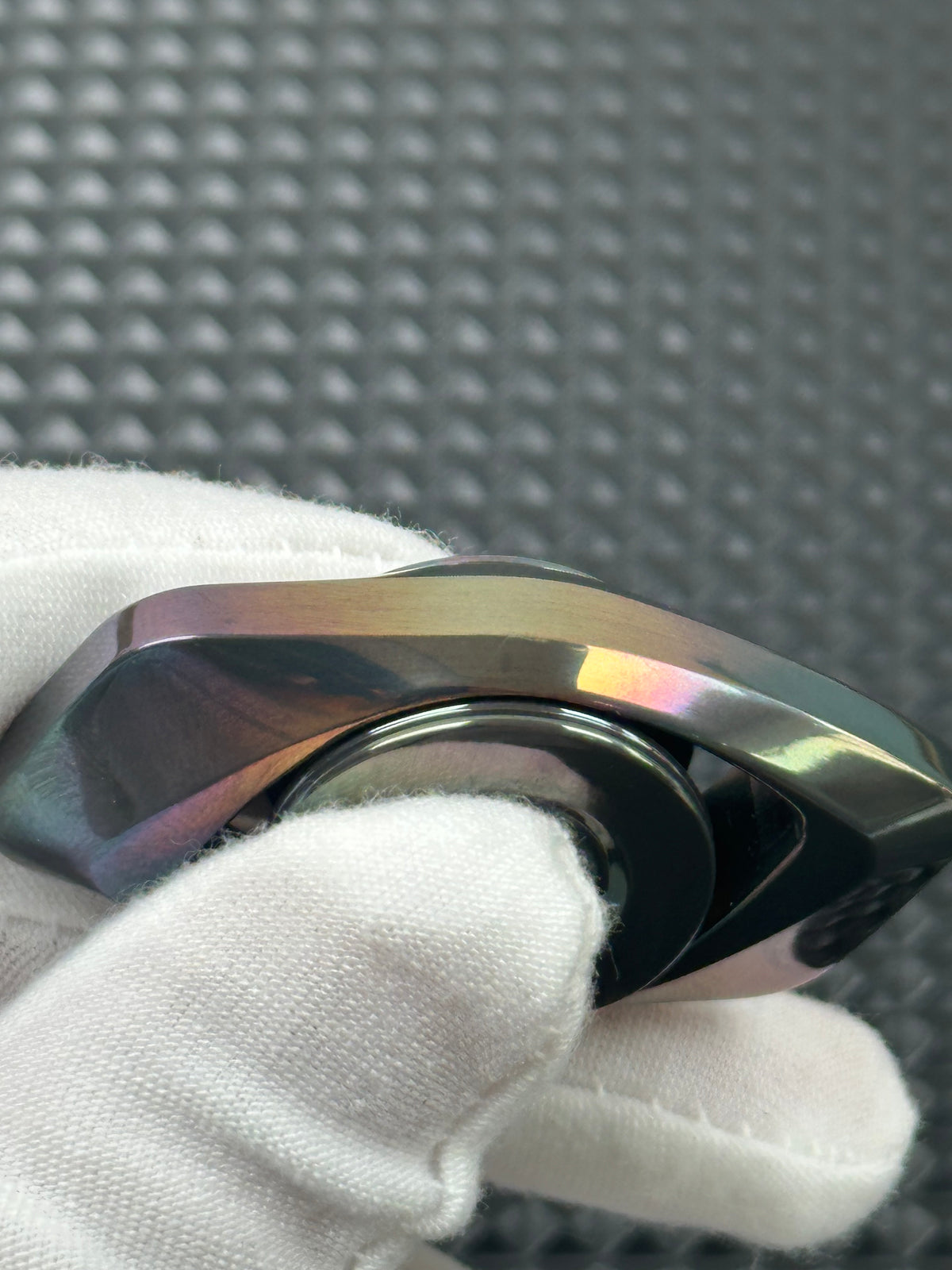 Mirror Eye Zirconium Oil Slick