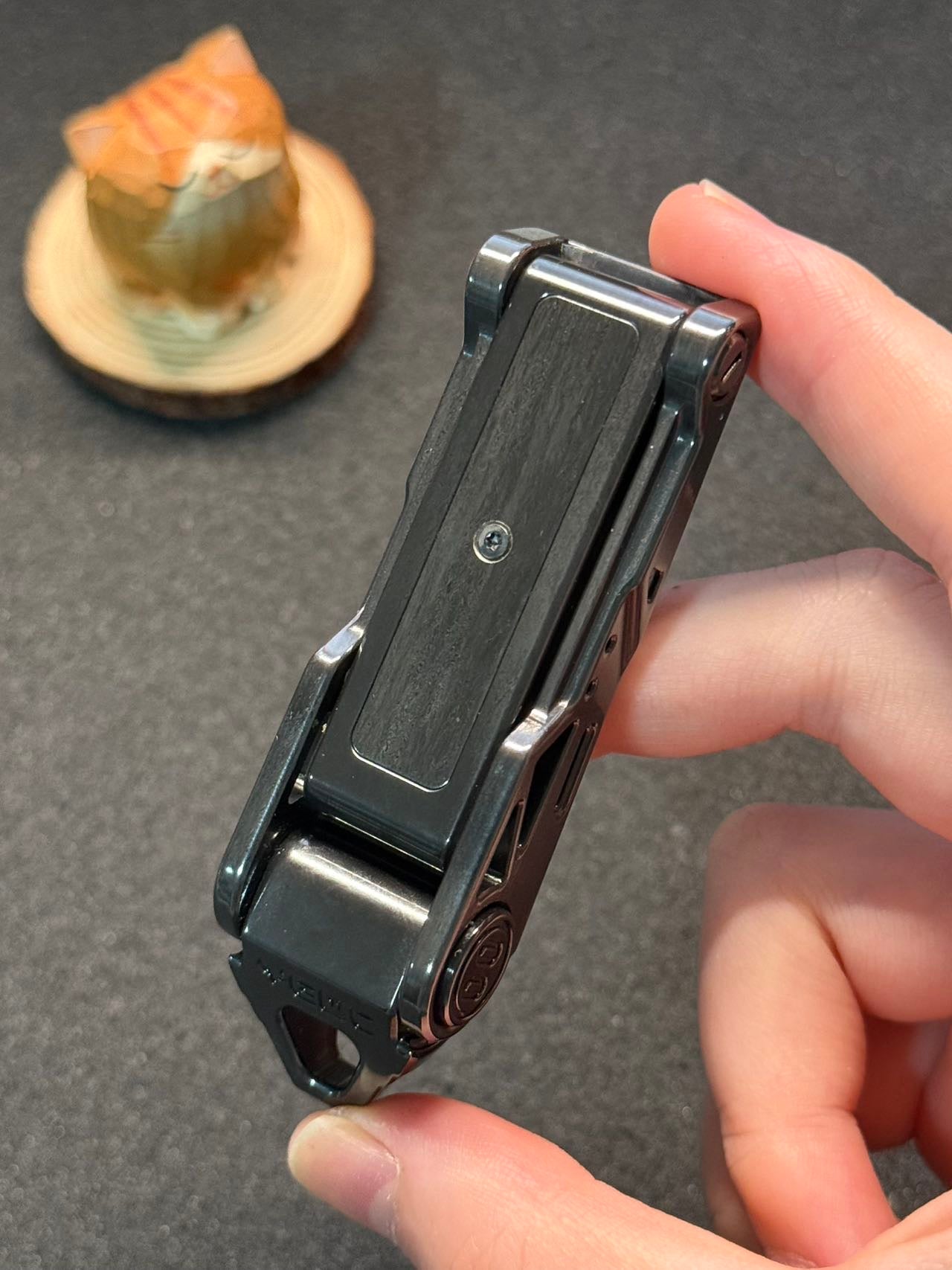 Razor Zirconium